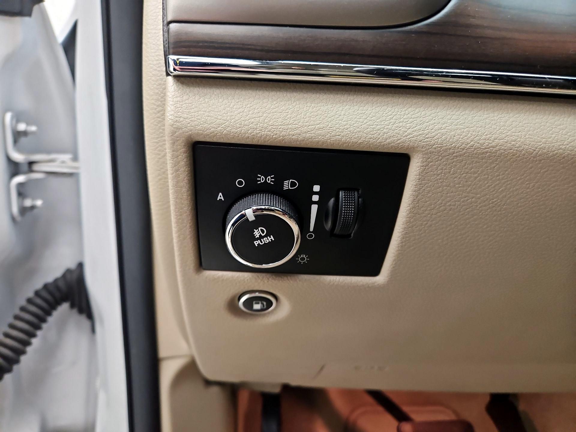 Thumbnail: 2014 Jeep Grand Cherokee - 13