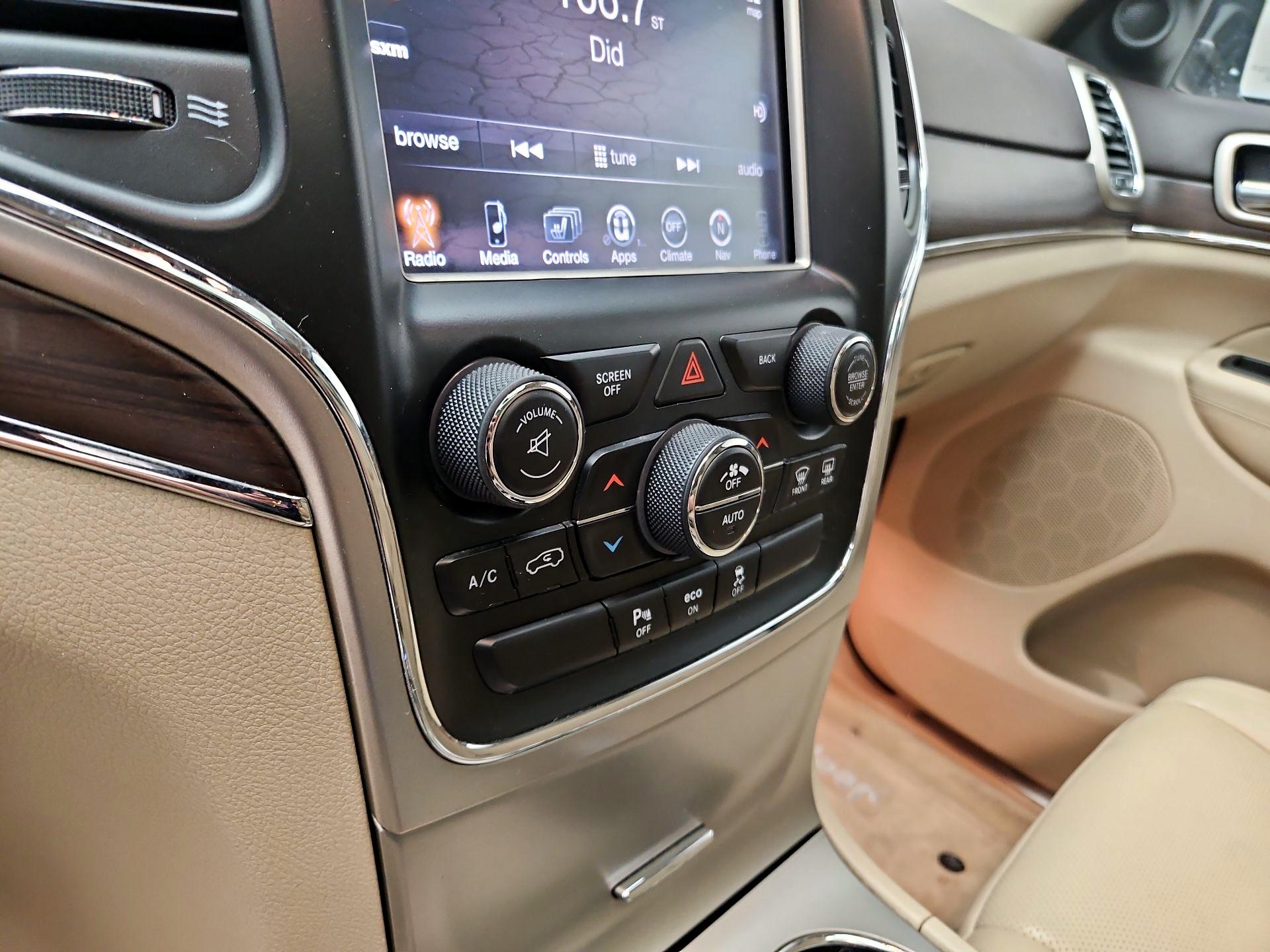 Thumbnail: 2014 Jeep Grand Cherokee - 17