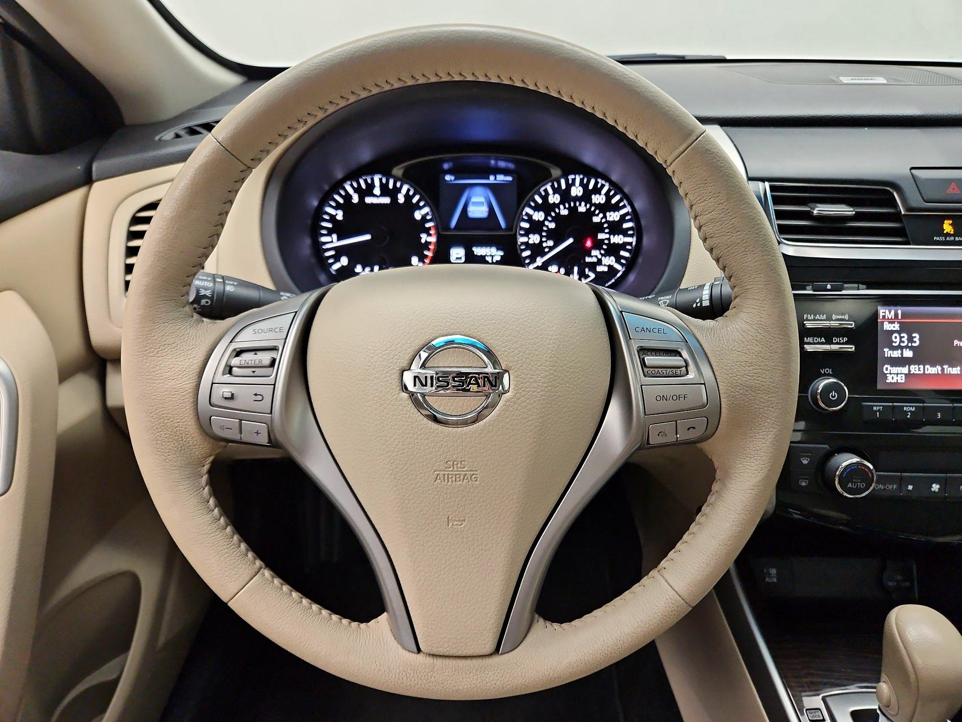 Thumbnail: 2015 Nissan Altima - 10