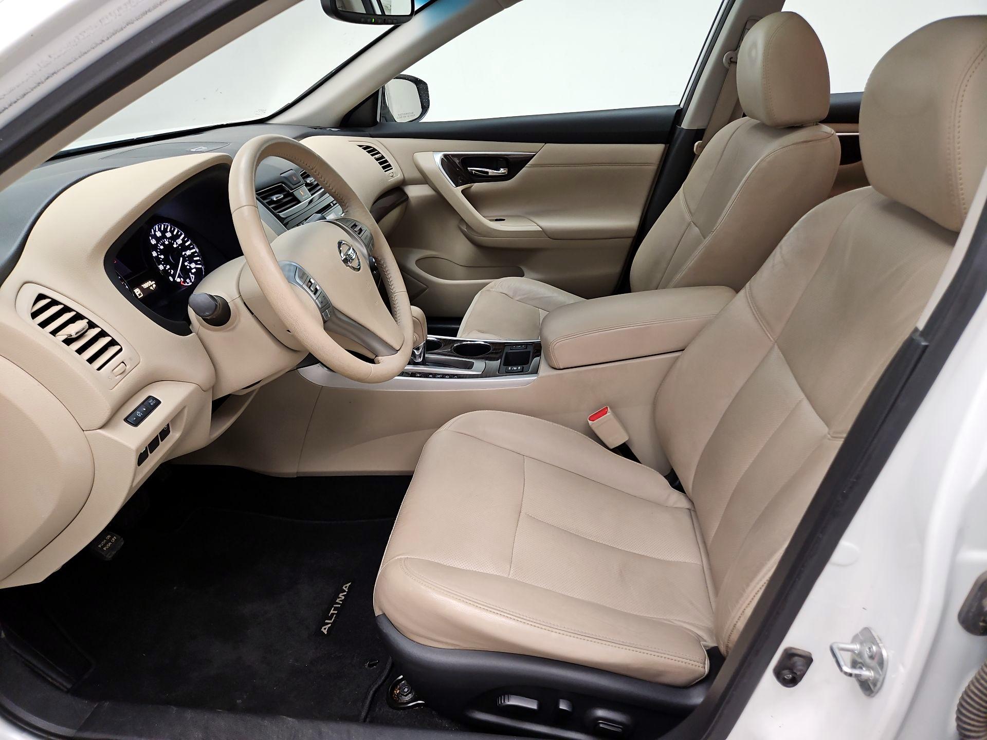 Thumbnail: 2015 Nissan Altima - 11