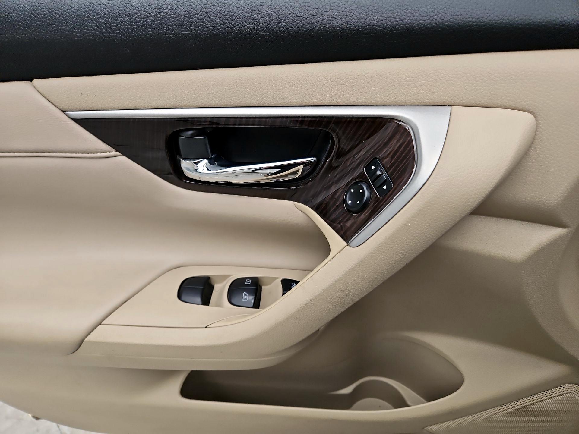 Thumbnail: 2015 Nissan Altima - 12