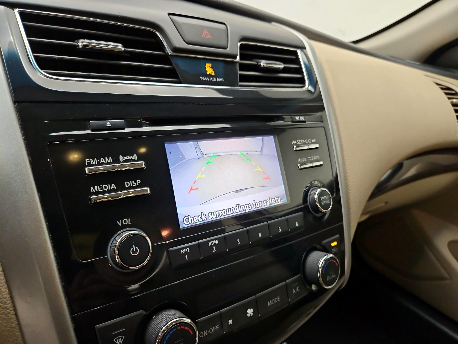 Thumbnail: 2015 Nissan Altima - 14