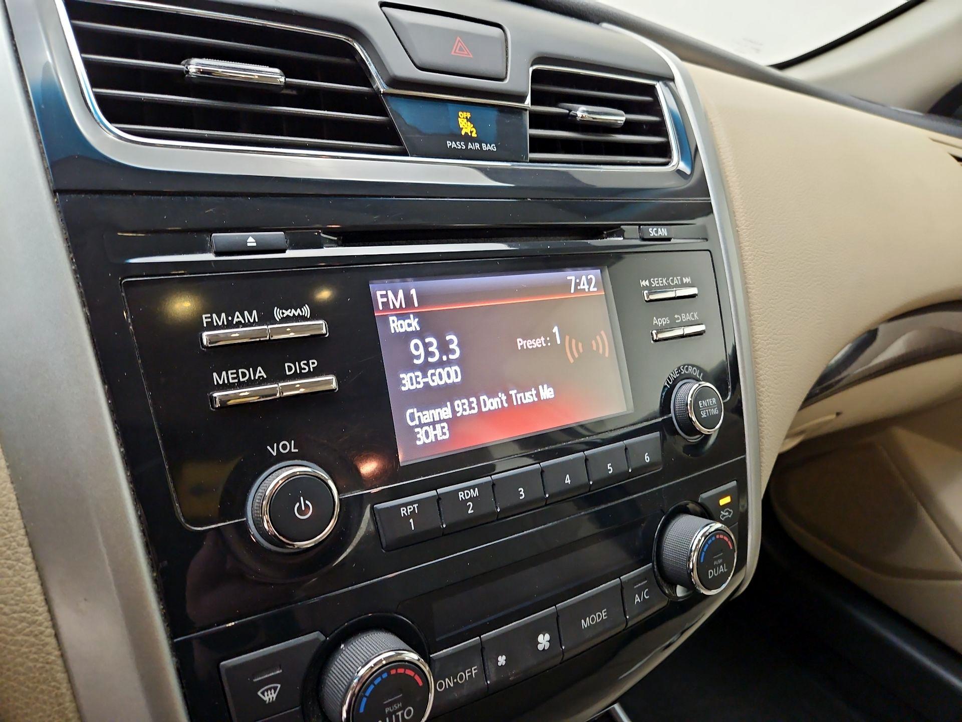 Thumbnail: 2015 Nissan Altima - 15