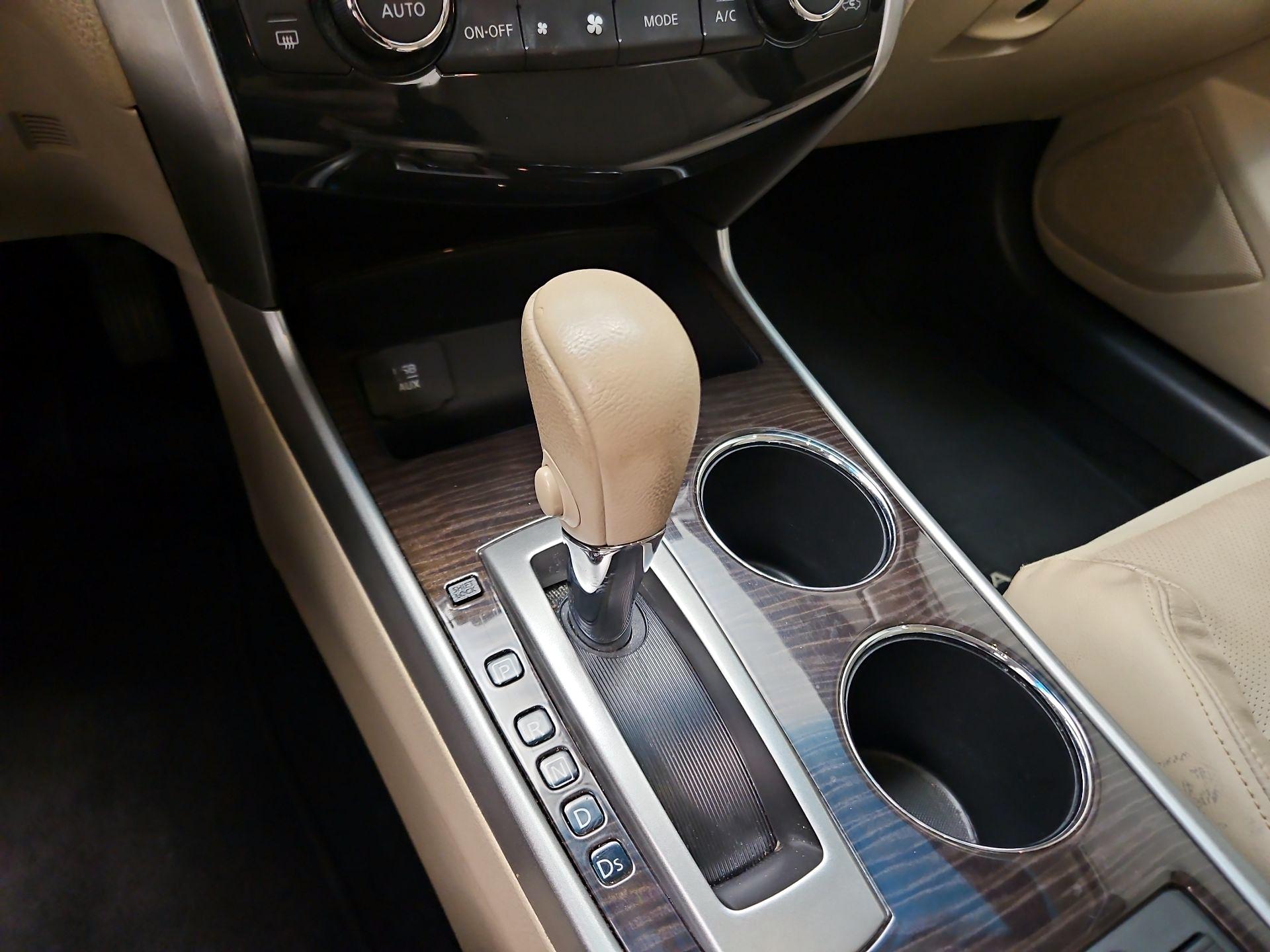 Thumbnail: 2015 Nissan Altima - 17