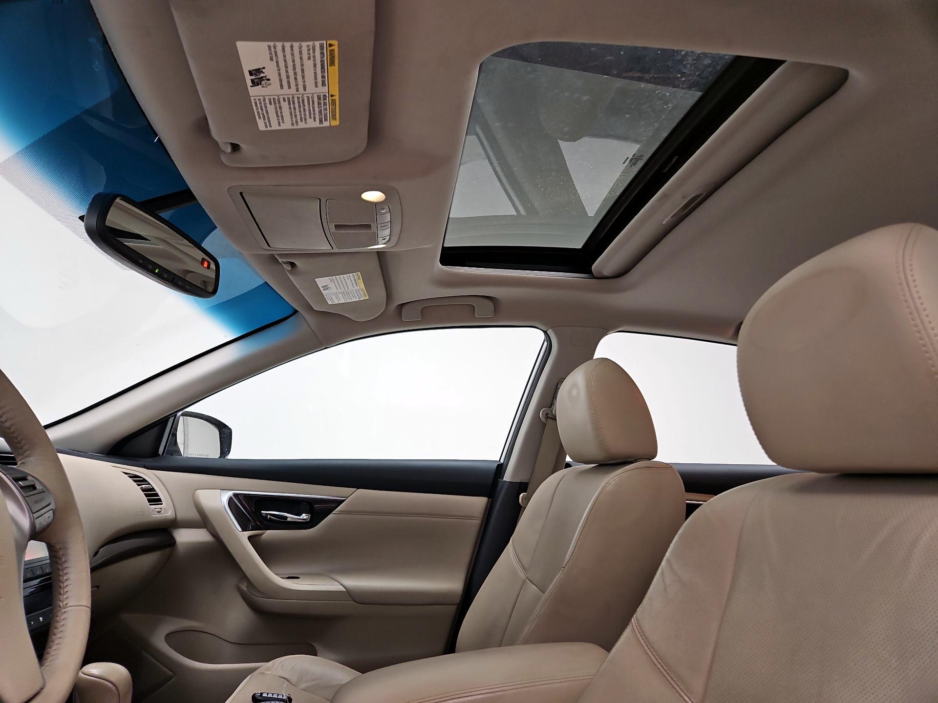 Thumbnail: 2015 Nissan Altima - 19