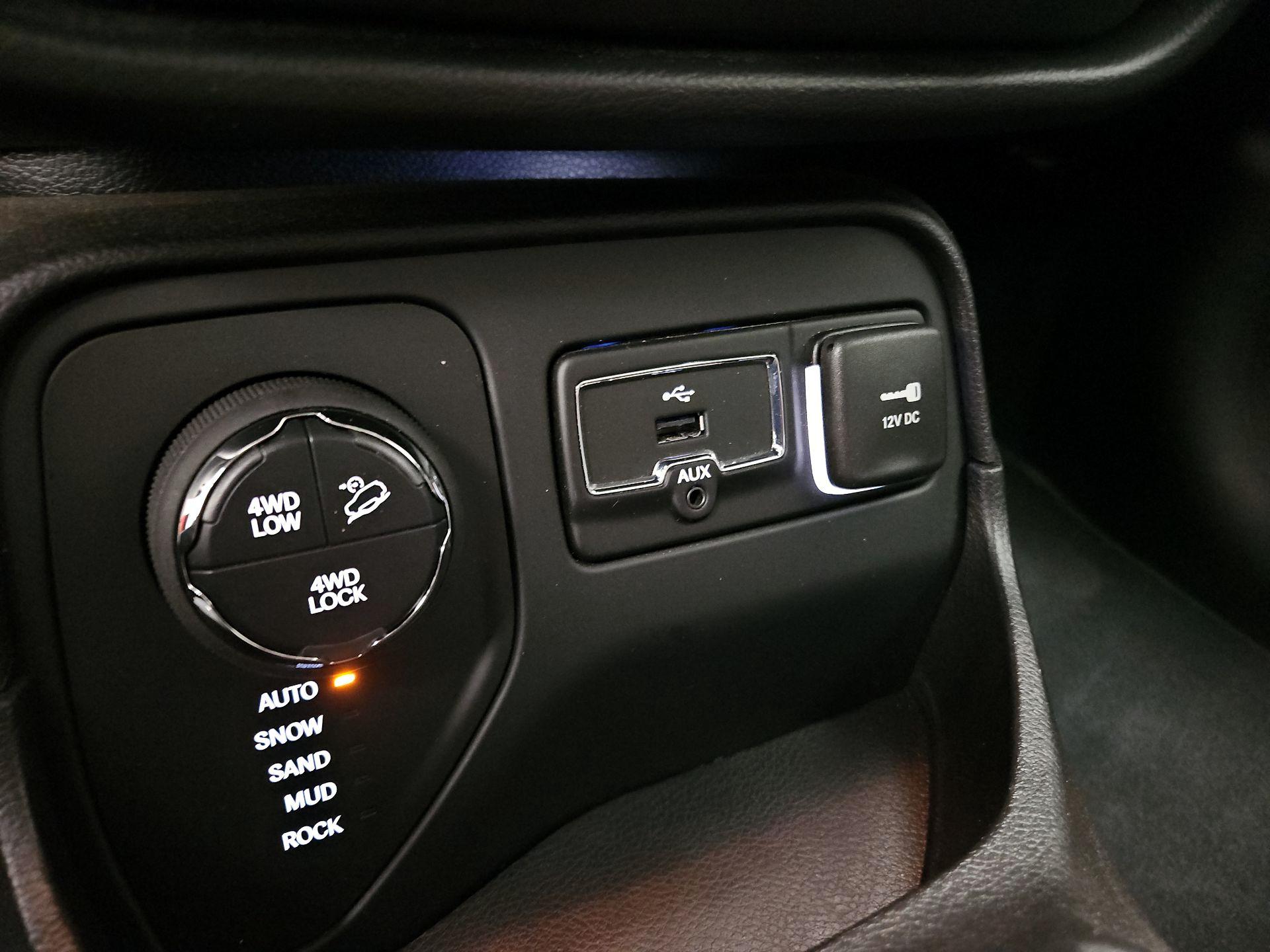 Thumbnail: 2016 Jeep Renegade - 19