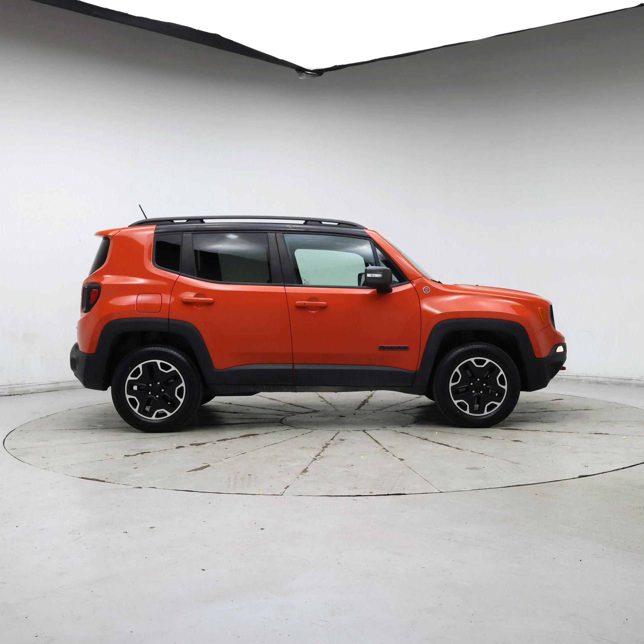 Thumbnail: 2016 Jeep Renegade - 7