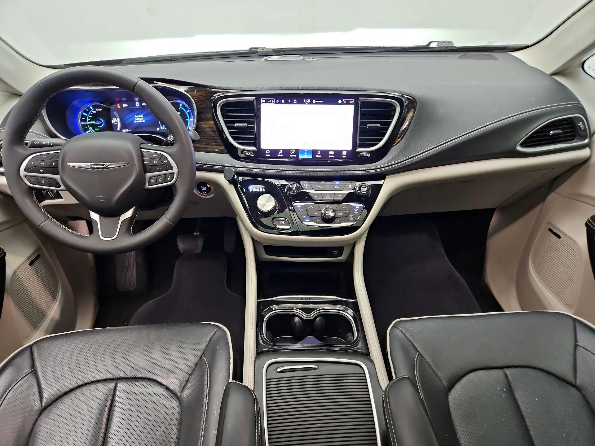 Thumbnail: 2022 Chrysler Pacifica - 9