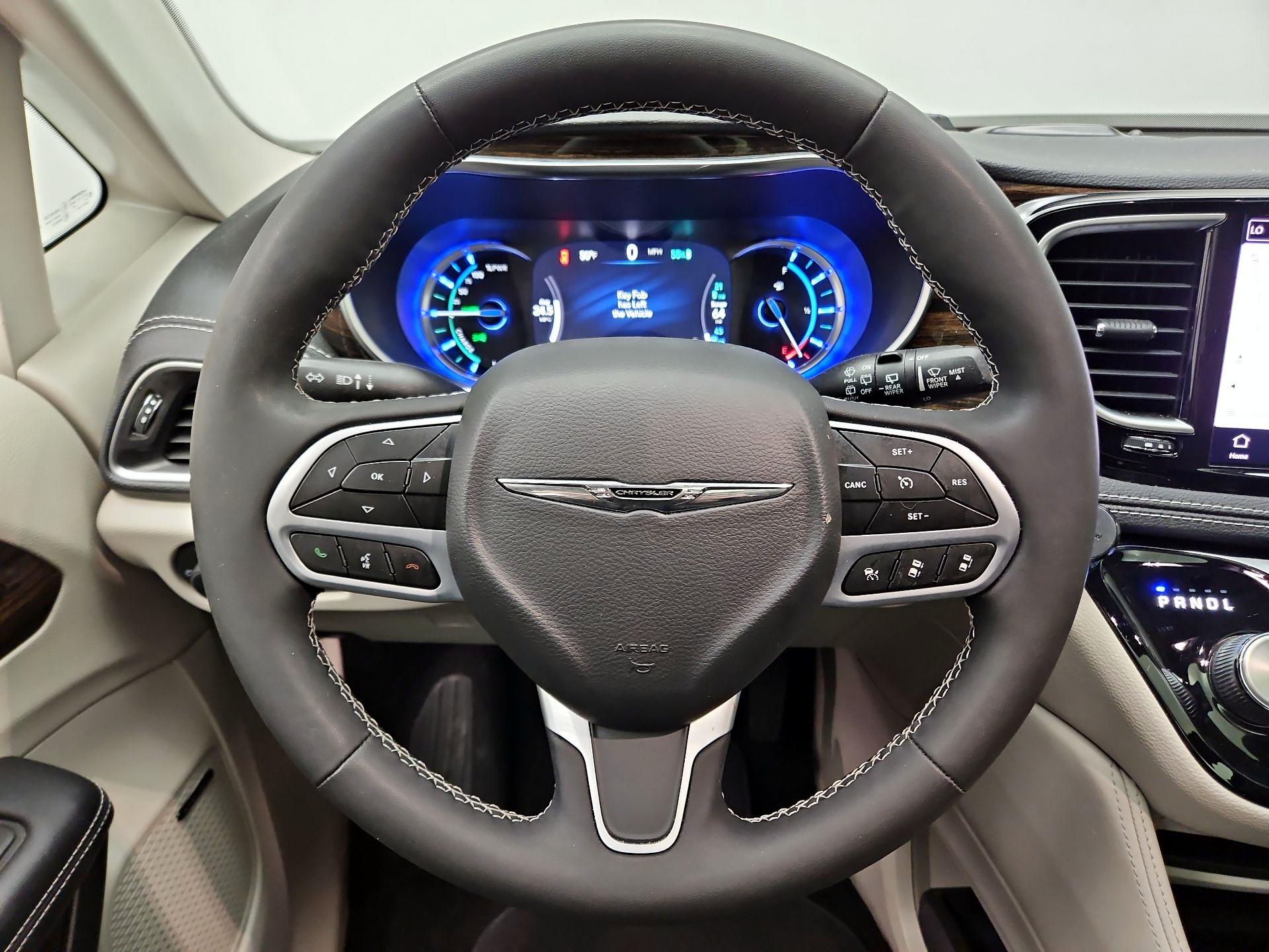 Thumbnail: 2022 Chrysler Pacifica - 10
