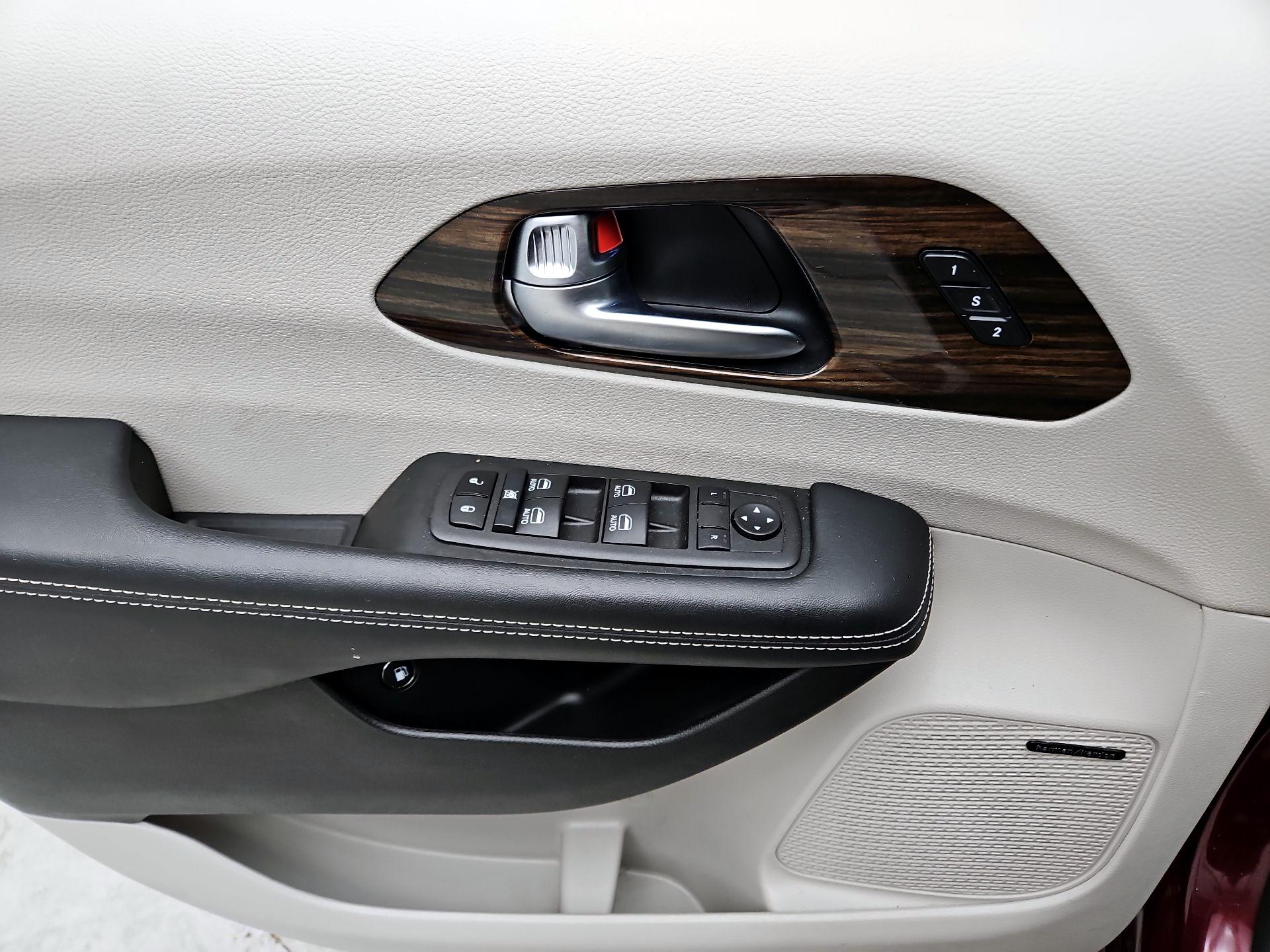 Thumbnail: 2022 Chrysler Pacifica - 12