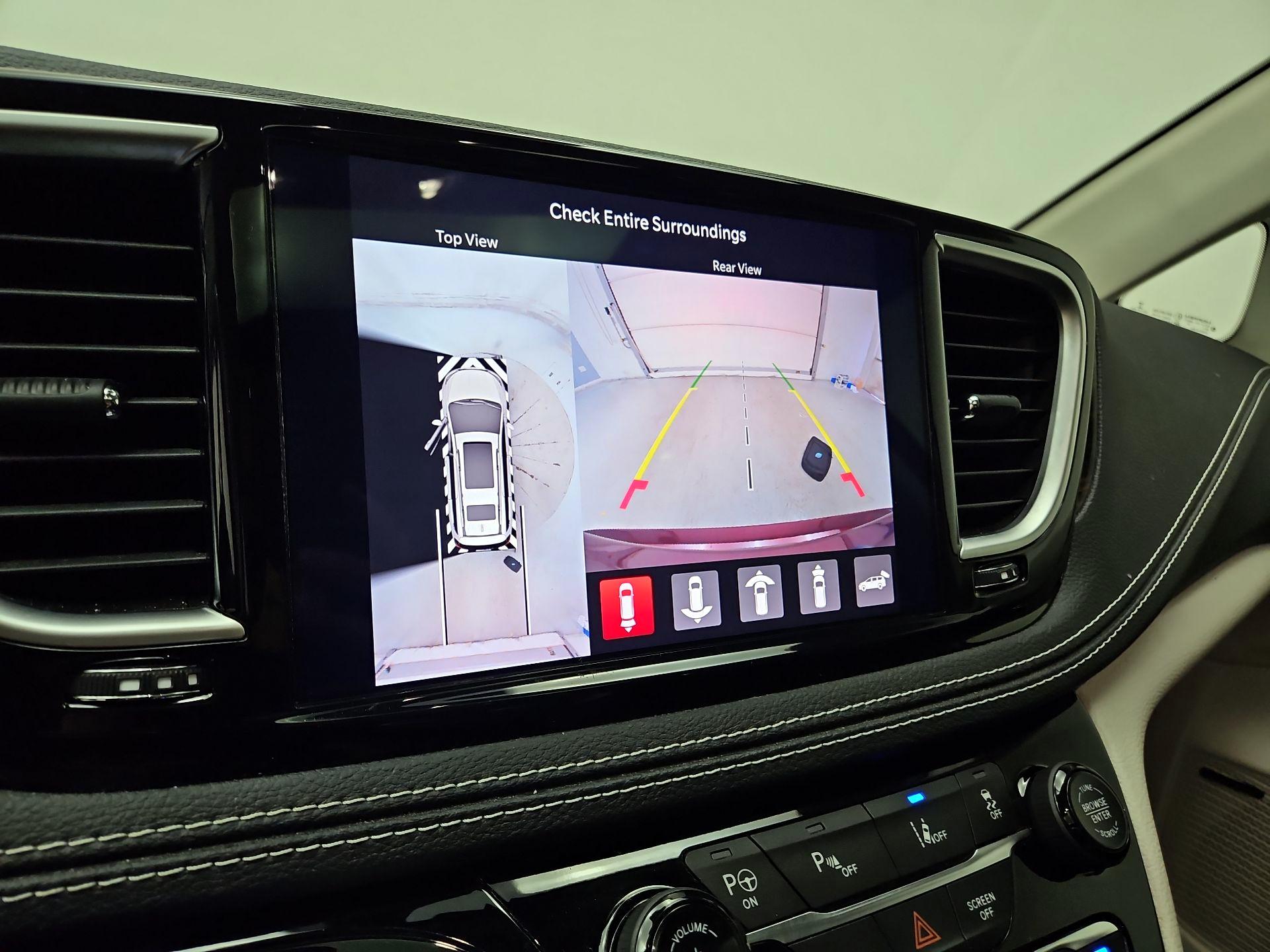 Thumbnail: 2022 Chrysler Pacifica - 15