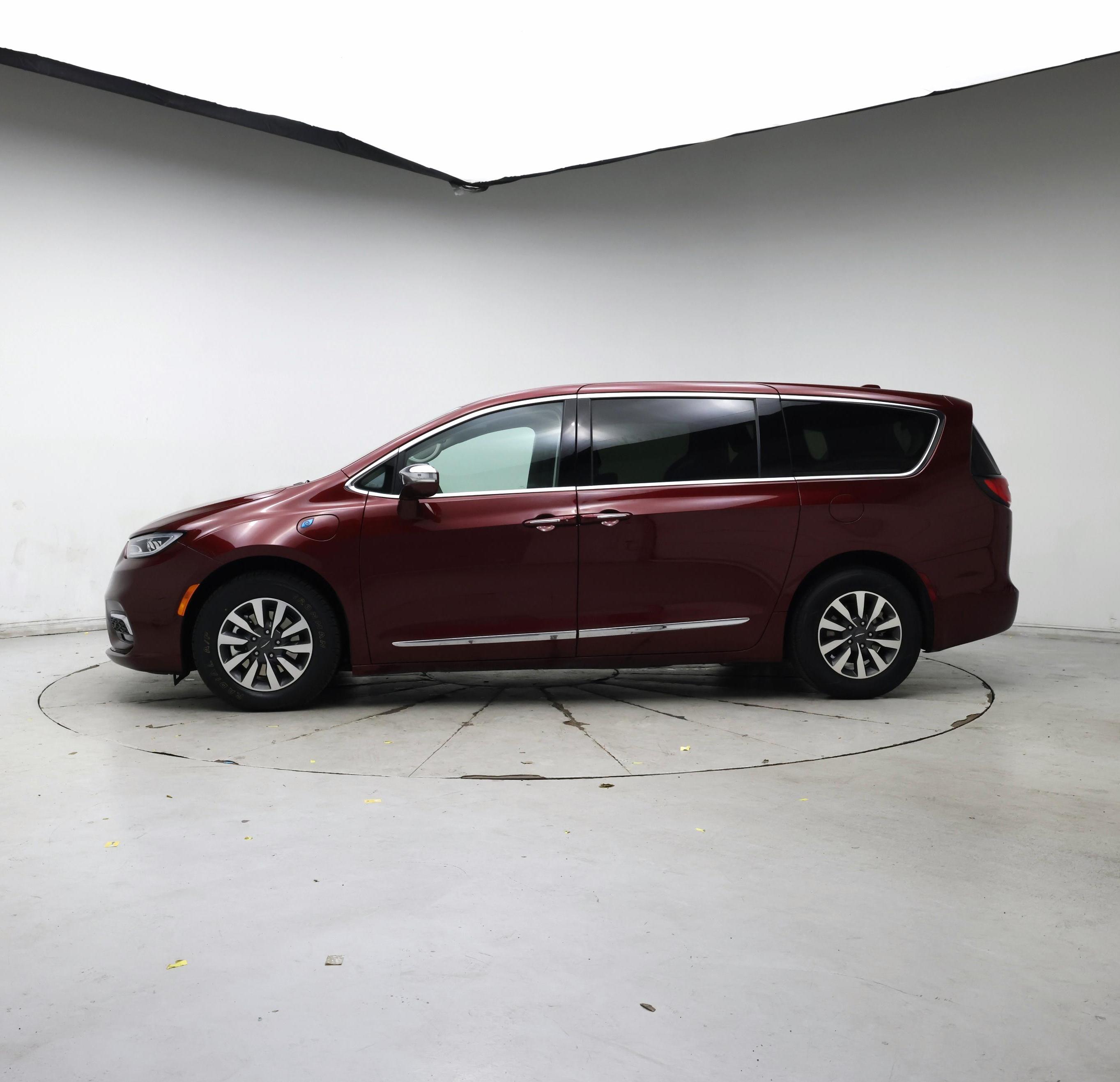 Thumbnail: 2022 Chrysler Pacifica - 3