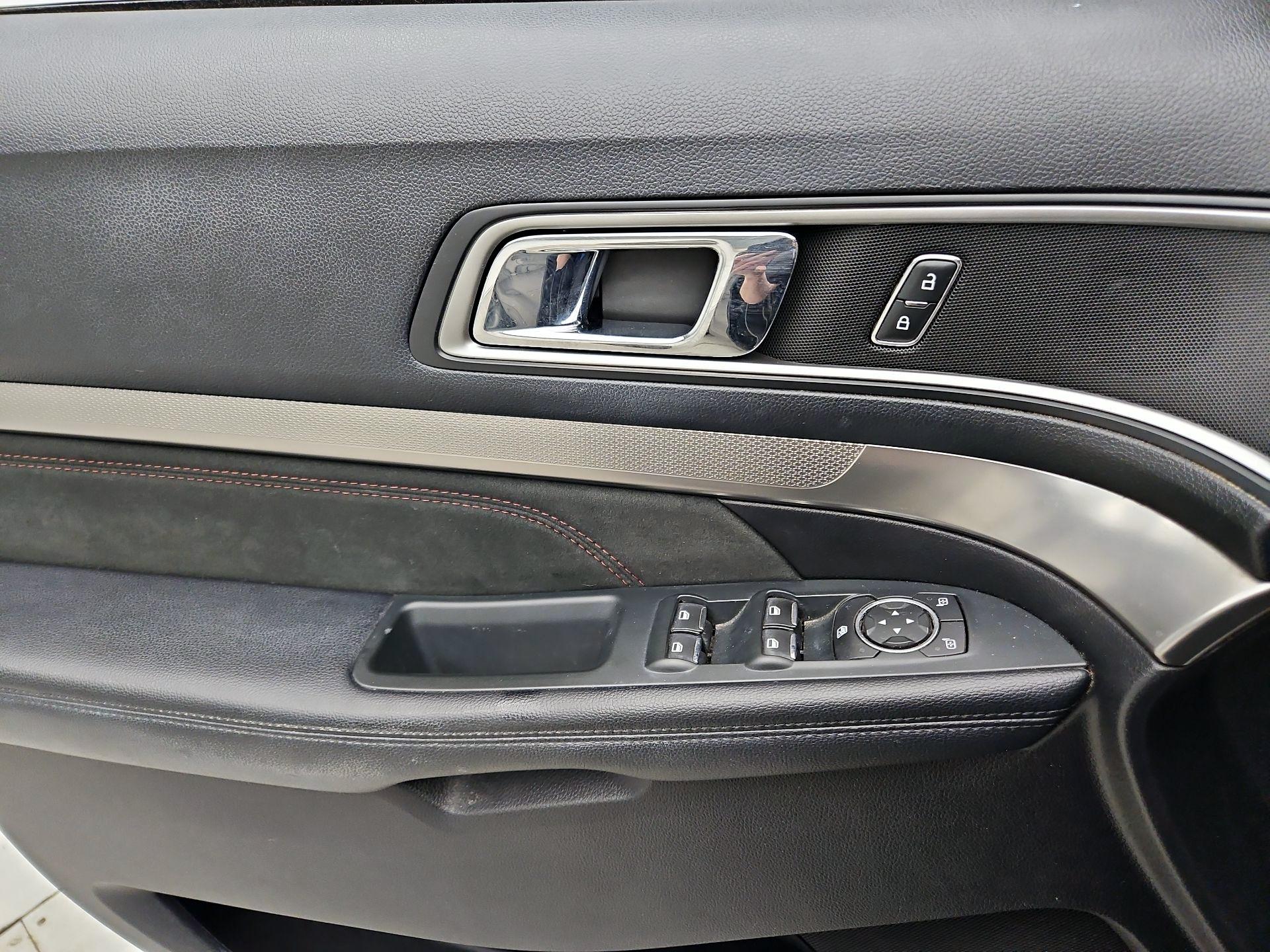 Thumbnail: 2019 Ford Explorer - 12