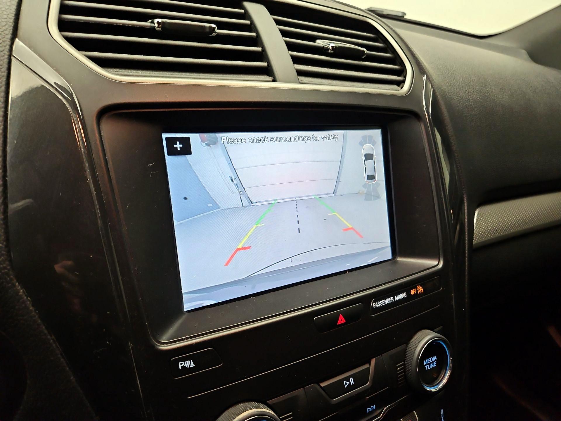 Thumbnail: 2019 Ford Explorer - 15