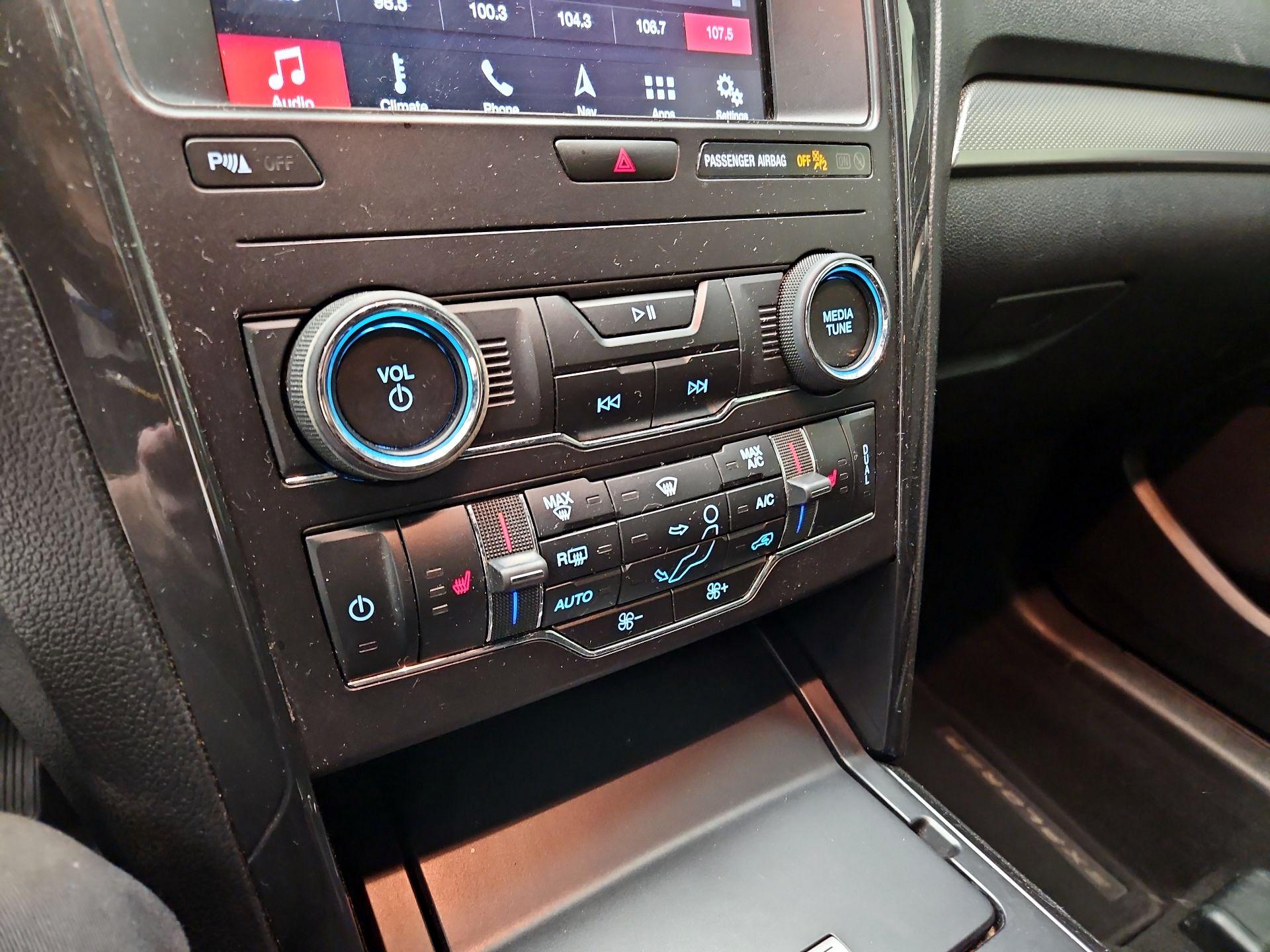 Thumbnail: 2019 Ford Explorer - 17