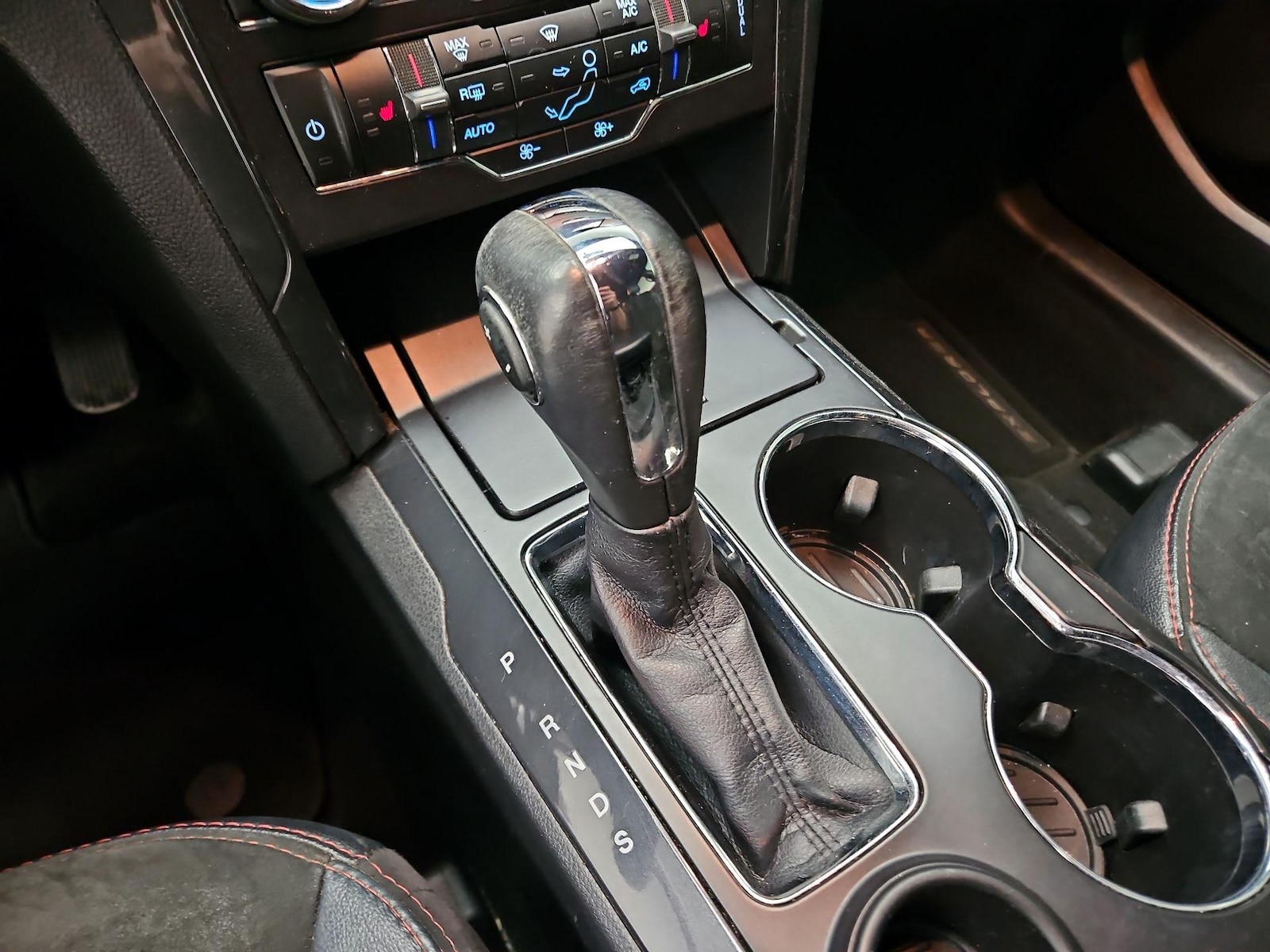 2019 Ford Explorer XLT - Photo 19