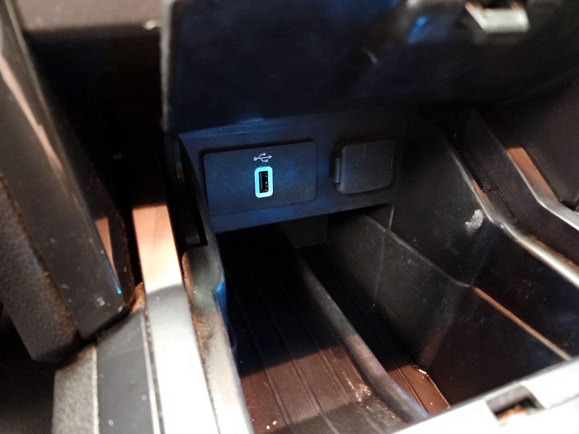 Thumbnail: 2019 Ford Explorer - 19