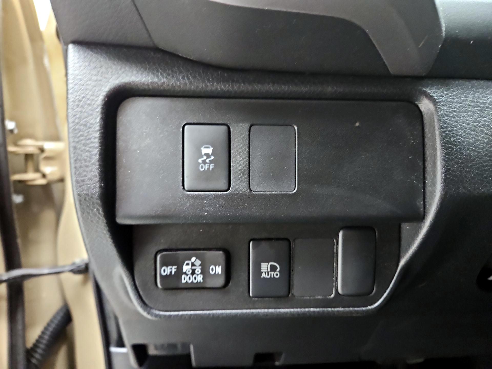 Thumbnail: 2020 Toyota Tacoma - 11