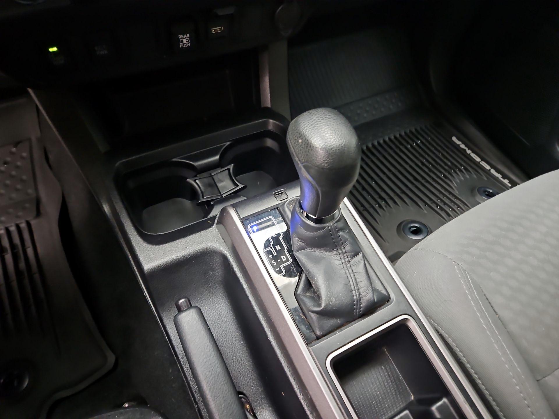 Thumbnail: 2020 Toyota Tacoma - 15