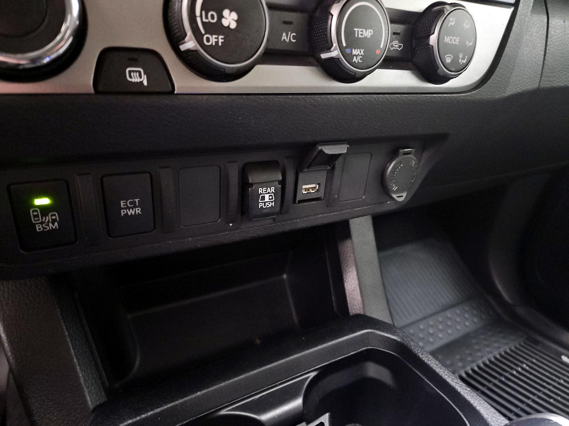 Thumbnail: 2020 Toyota Tacoma - 16