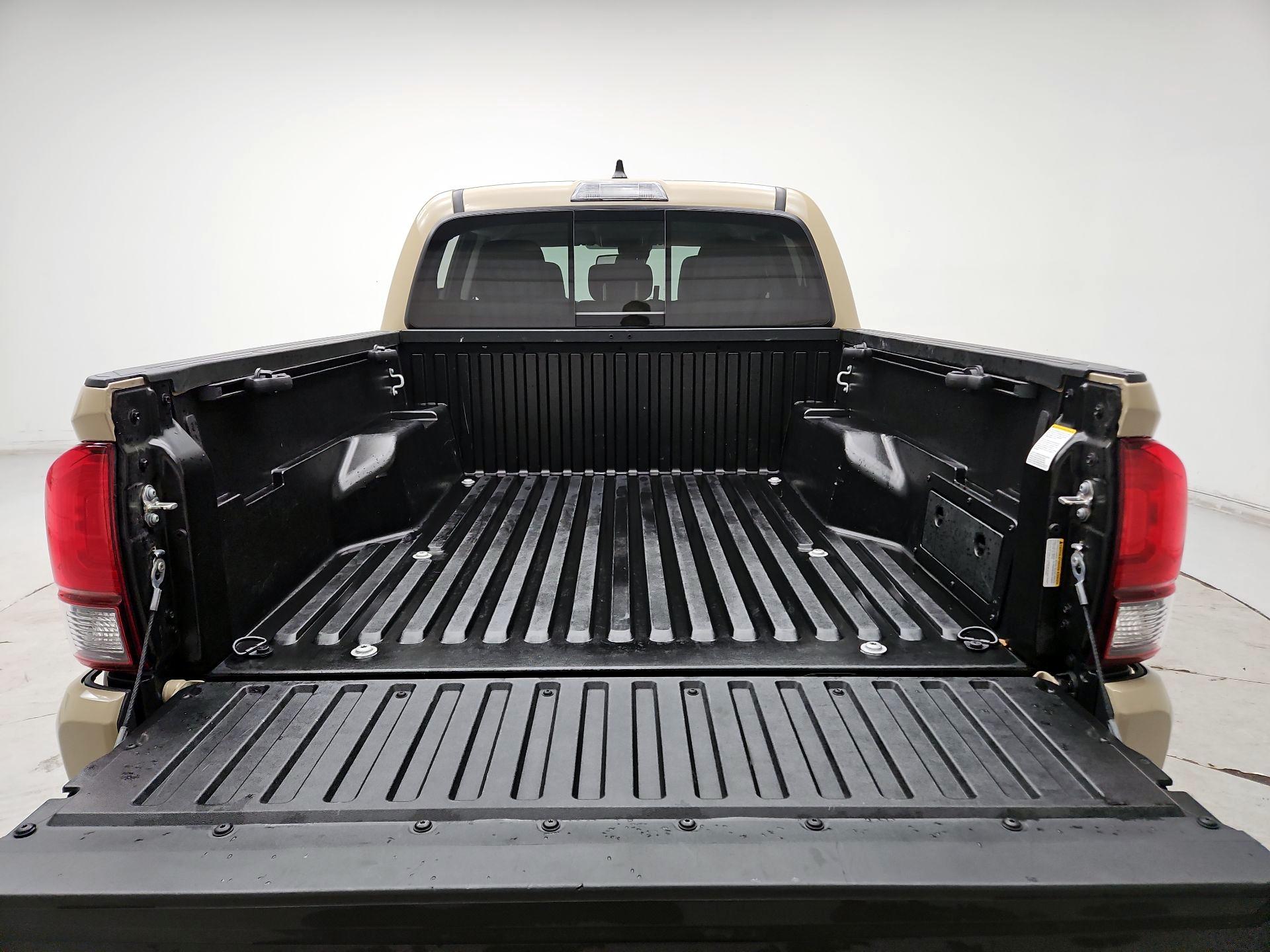 Thumbnail: 2020 Toyota Tacoma - 18