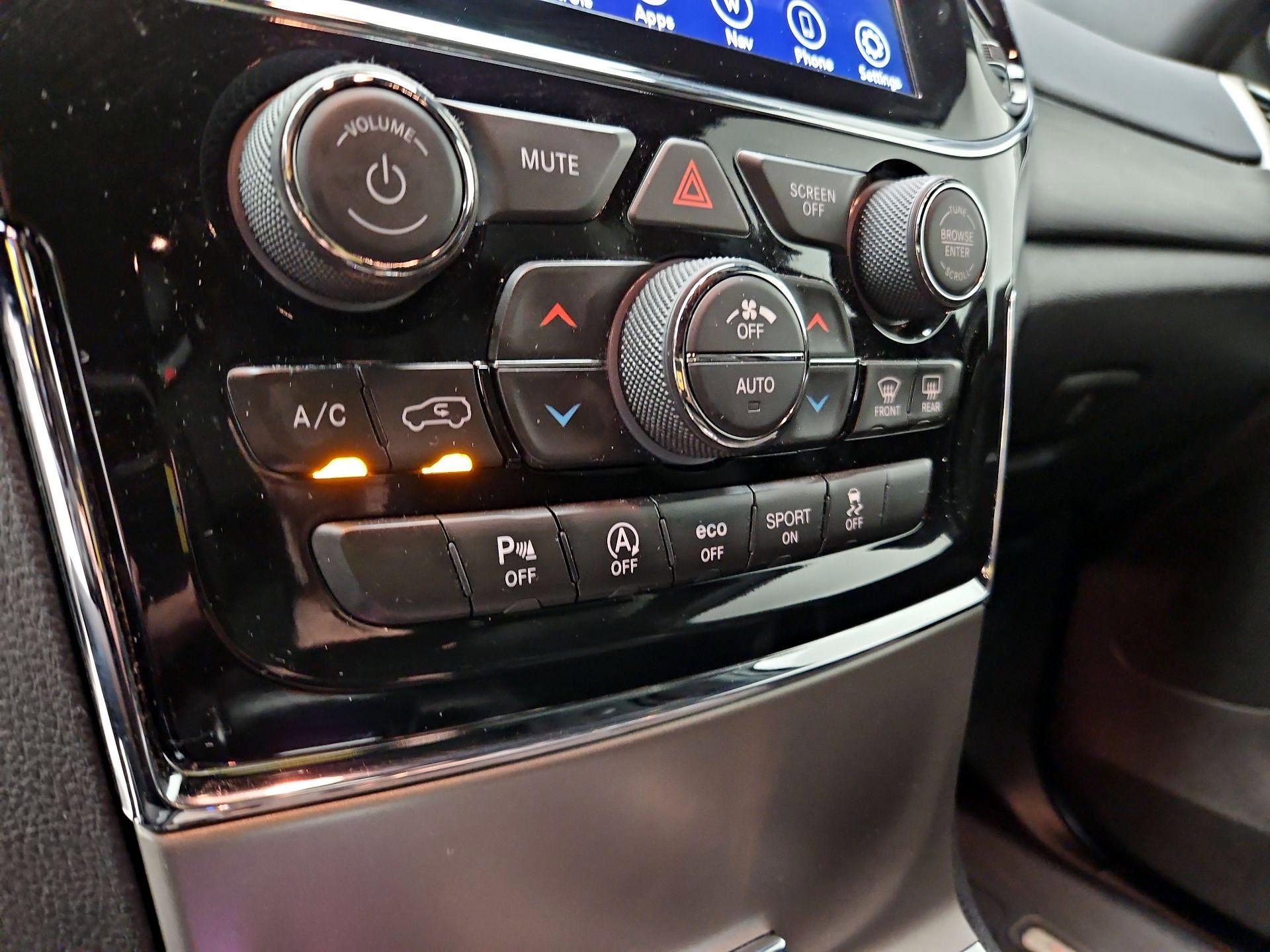 Thumbnail: 2020 Jeep Grand Cherokee - 17