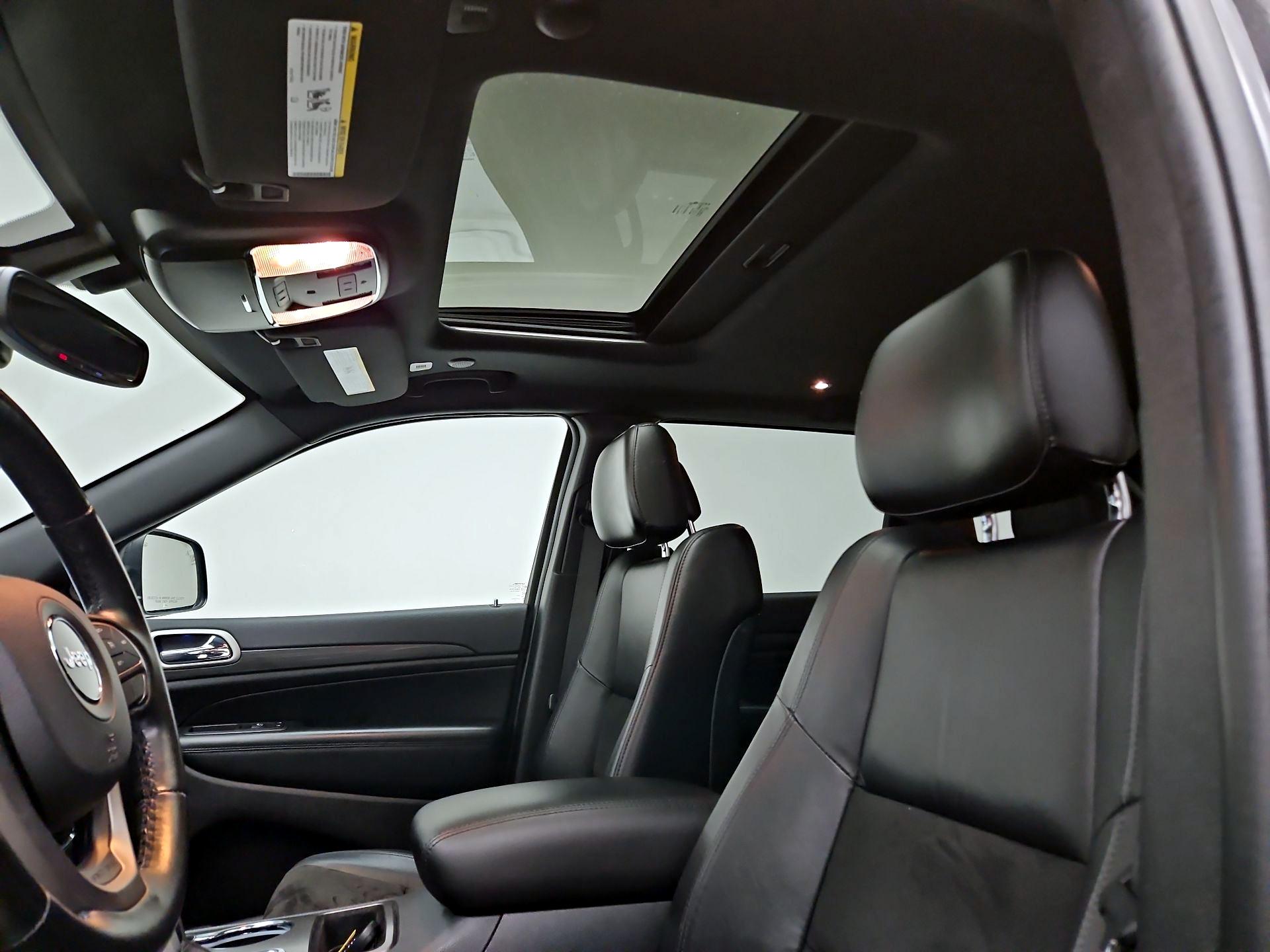 Thumbnail: 2020 Jeep Grand Cherokee - 20