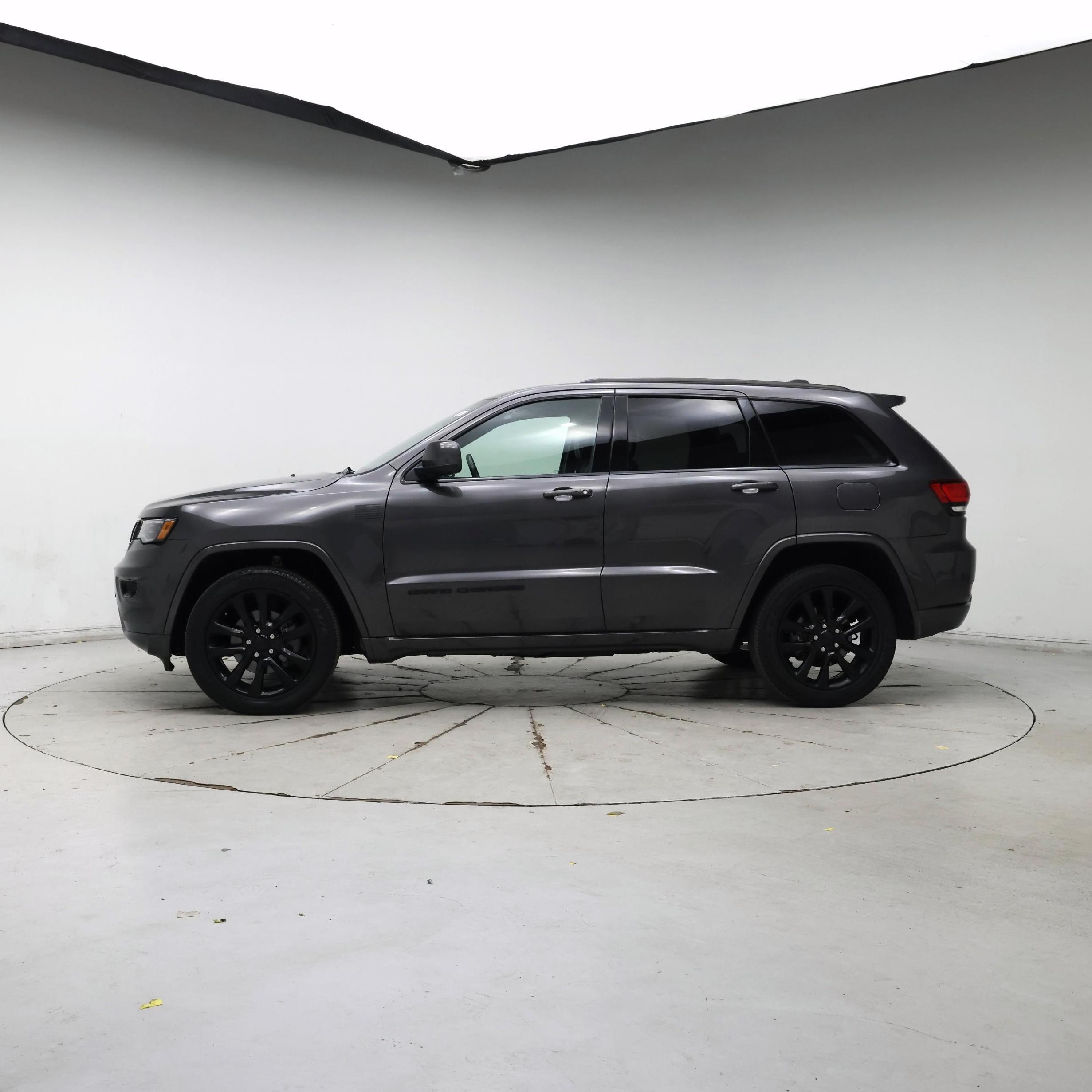 Thumbnail: 2020 Jeep Grand Cherokee - 3