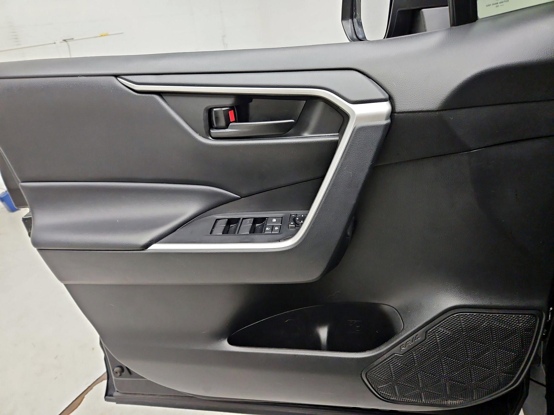Thumbnail: 2023 Toyota RAV4 - 10