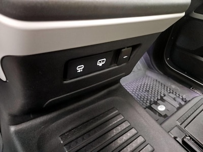 USB/AUX Ports