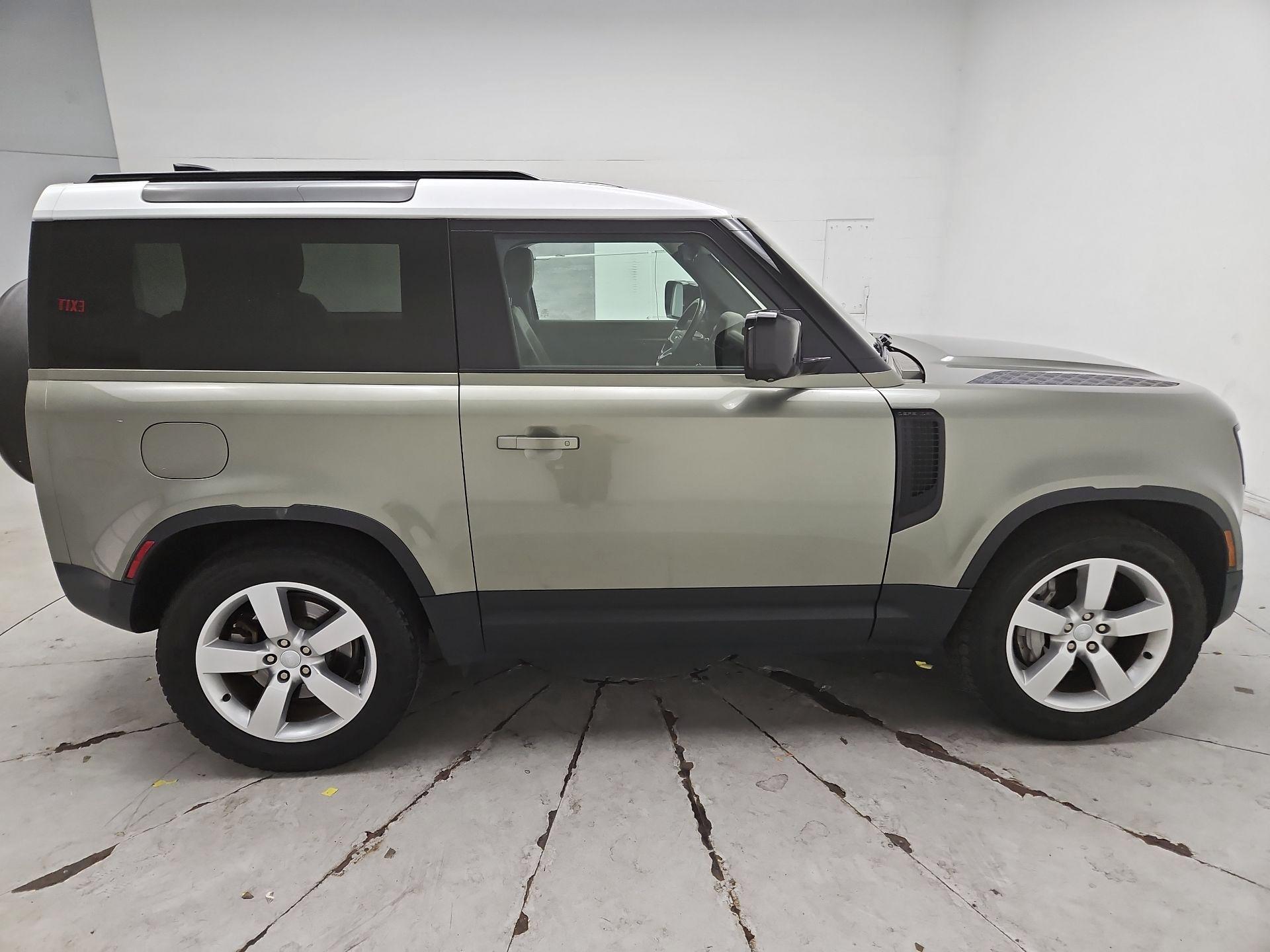 Thumbnail: 2021 Land Rover Defender - 4