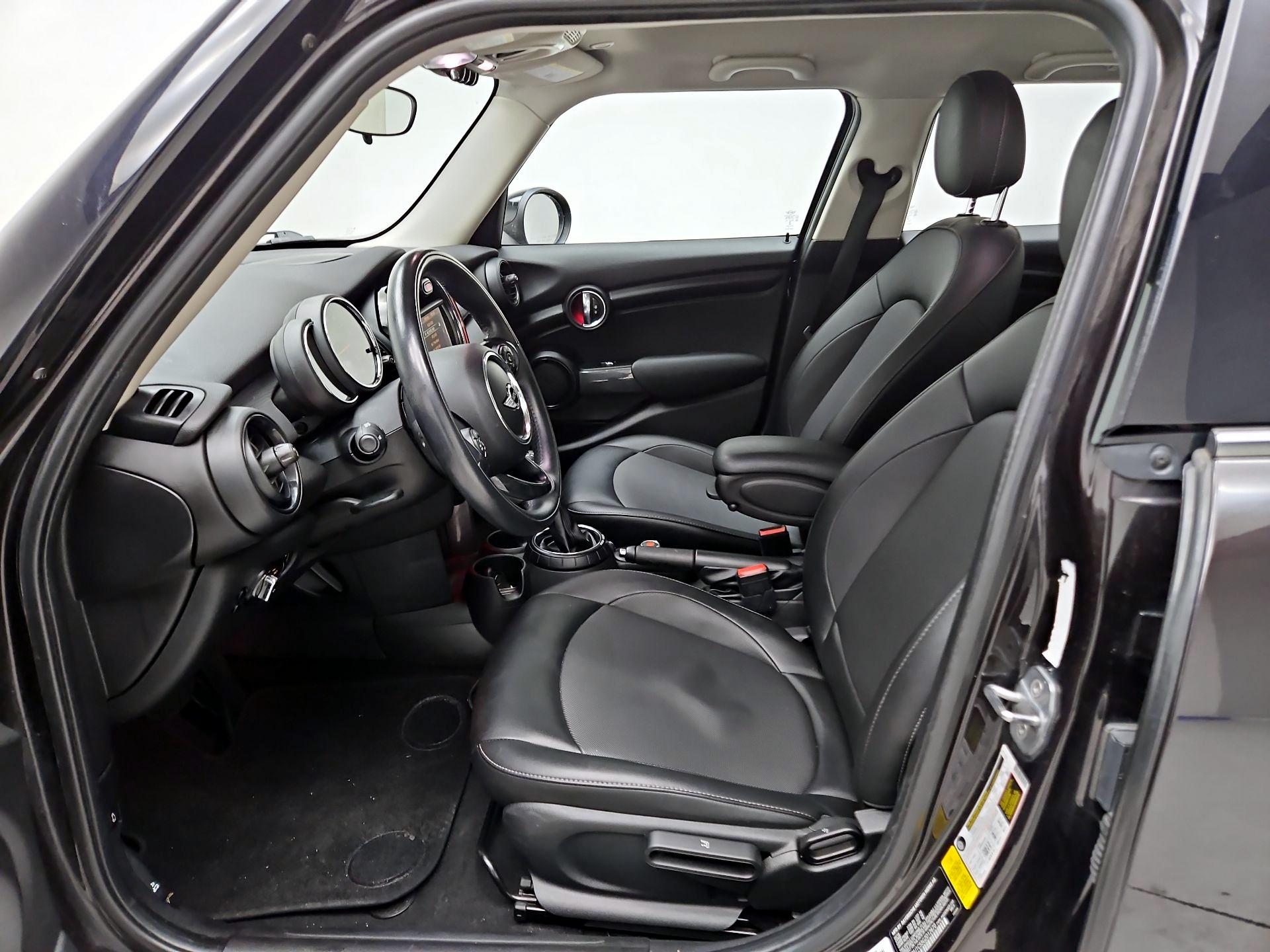 Thumbnail: 2016 MINI Cooper Hardtop - 9