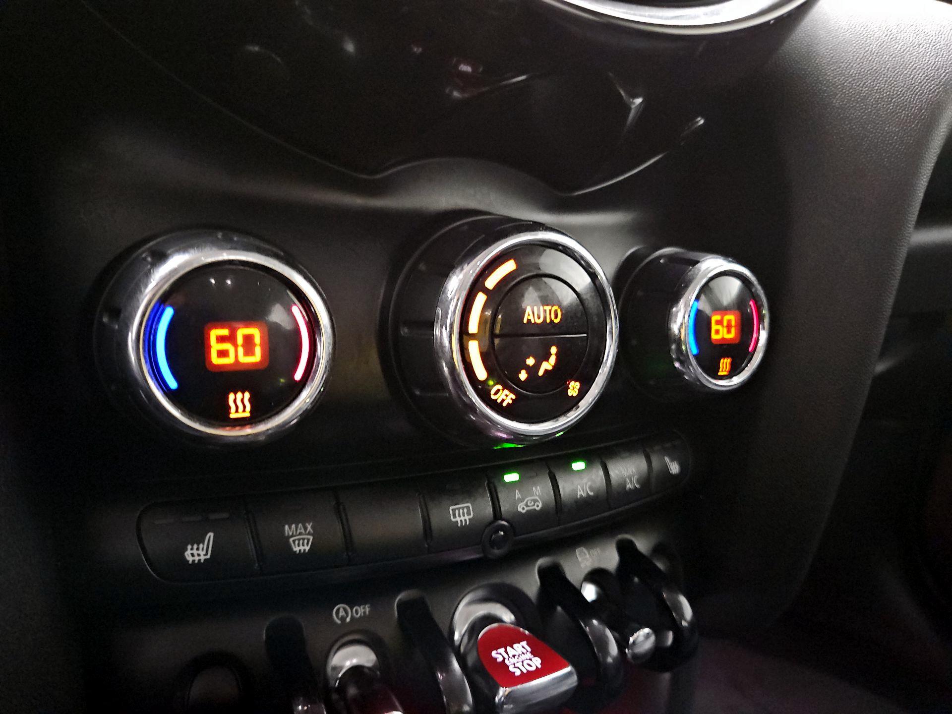 Thumbnail: 2016 MINI Cooper Hardtop - 13