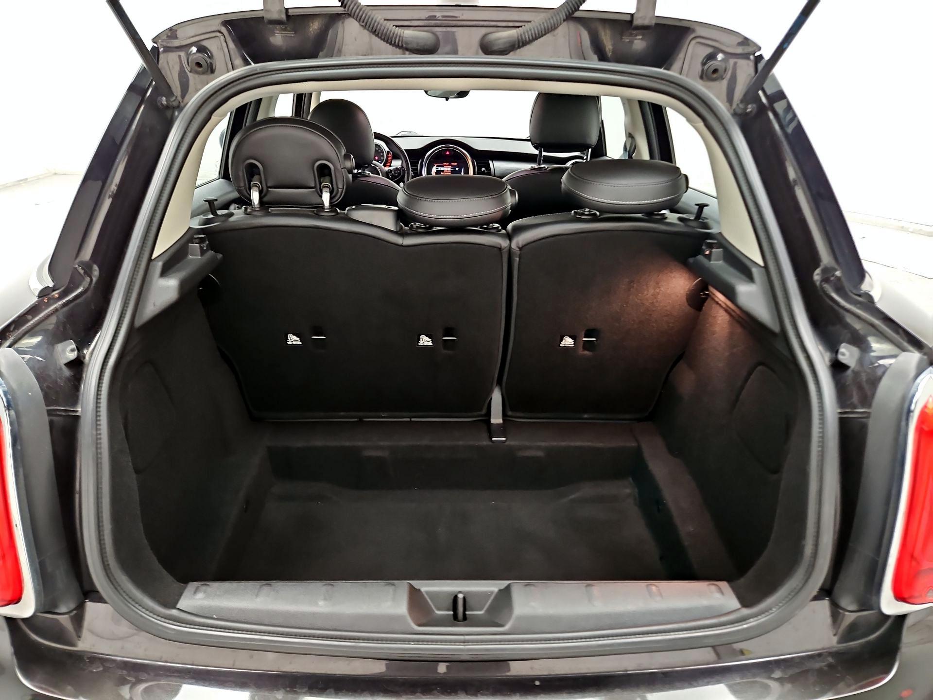 Thumbnail: 2016 MINI Cooper Hardtop - 17