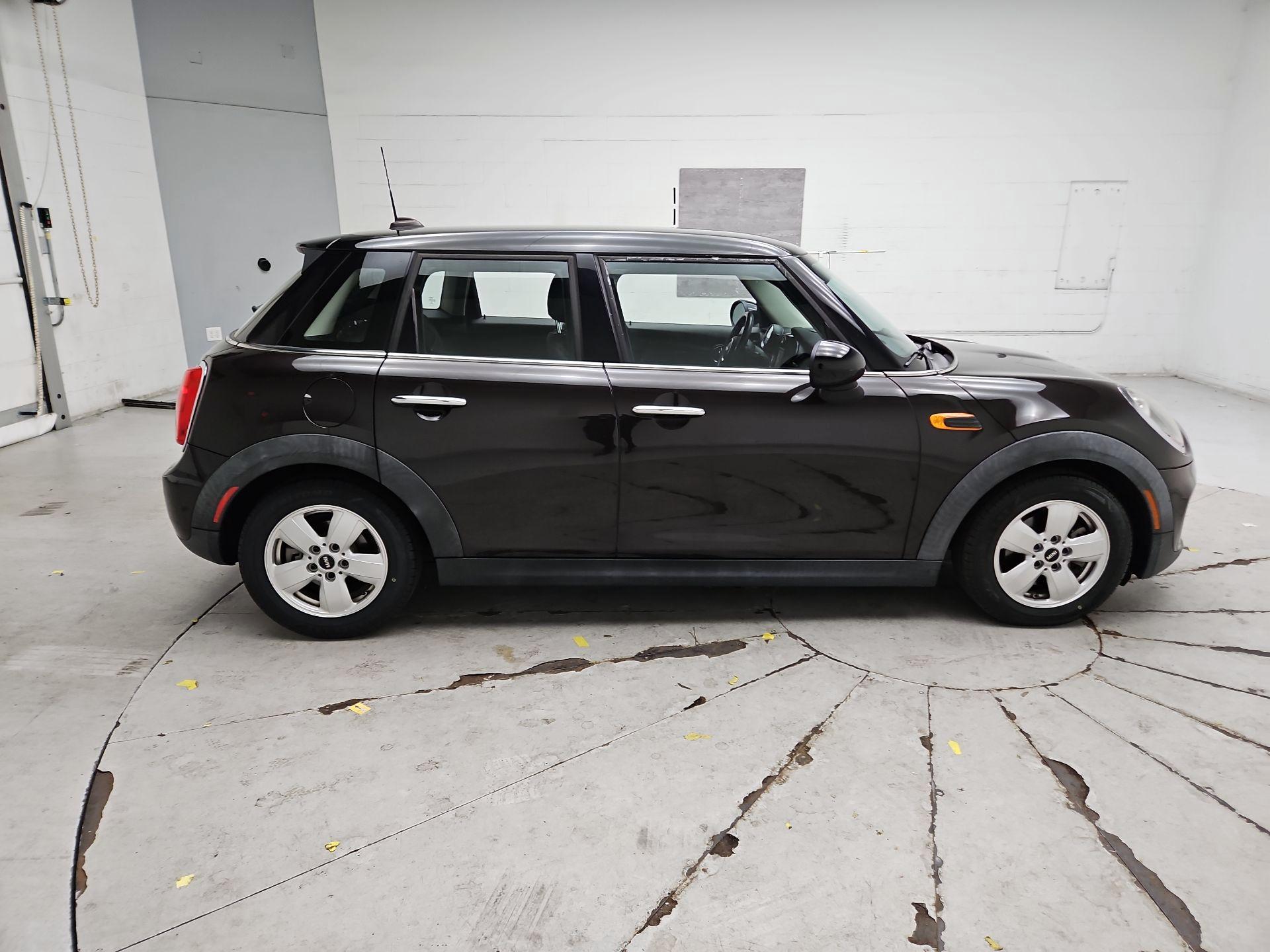 Thumbnail: 2016 MINI Cooper Hardtop - 4