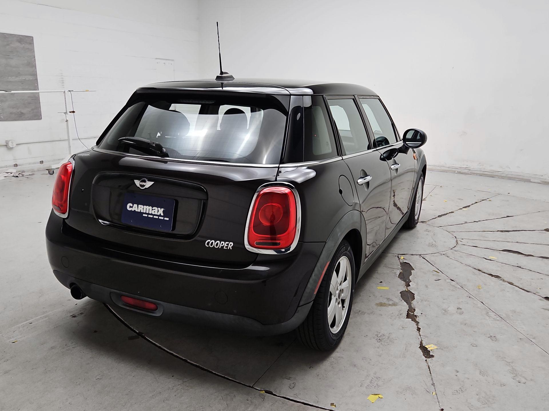 Thumbnail: 2016 MINI Cooper Hardtop - 5