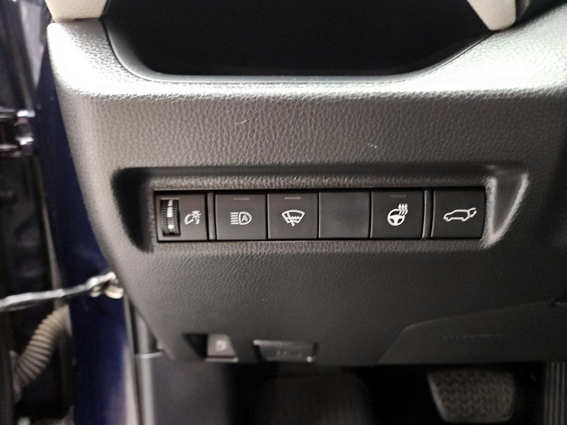 Thumbnail: 2020 Toyota RAV4 - 13