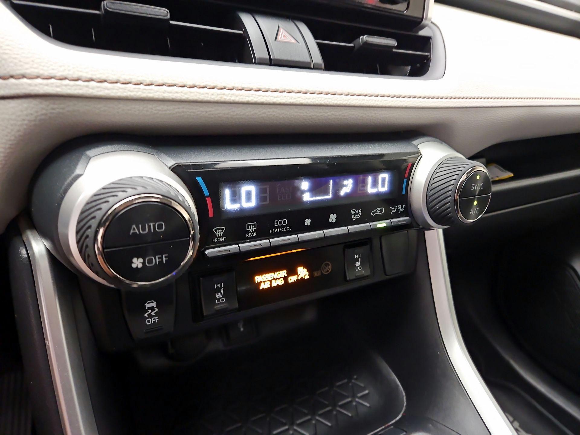 Thumbnail: 2020 Toyota RAV4 - 16