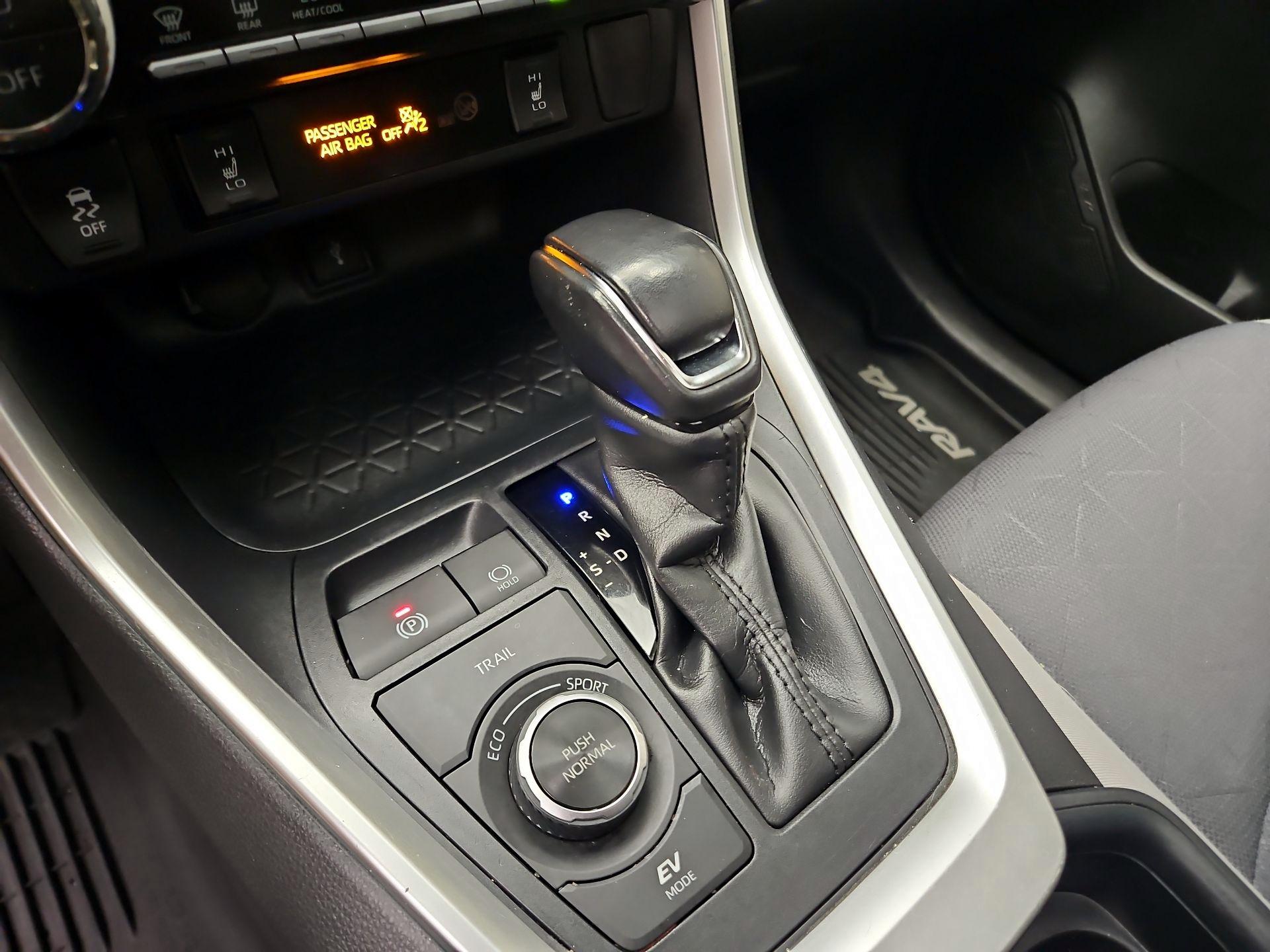 Thumbnail: 2020 Toyota RAV4 - 17