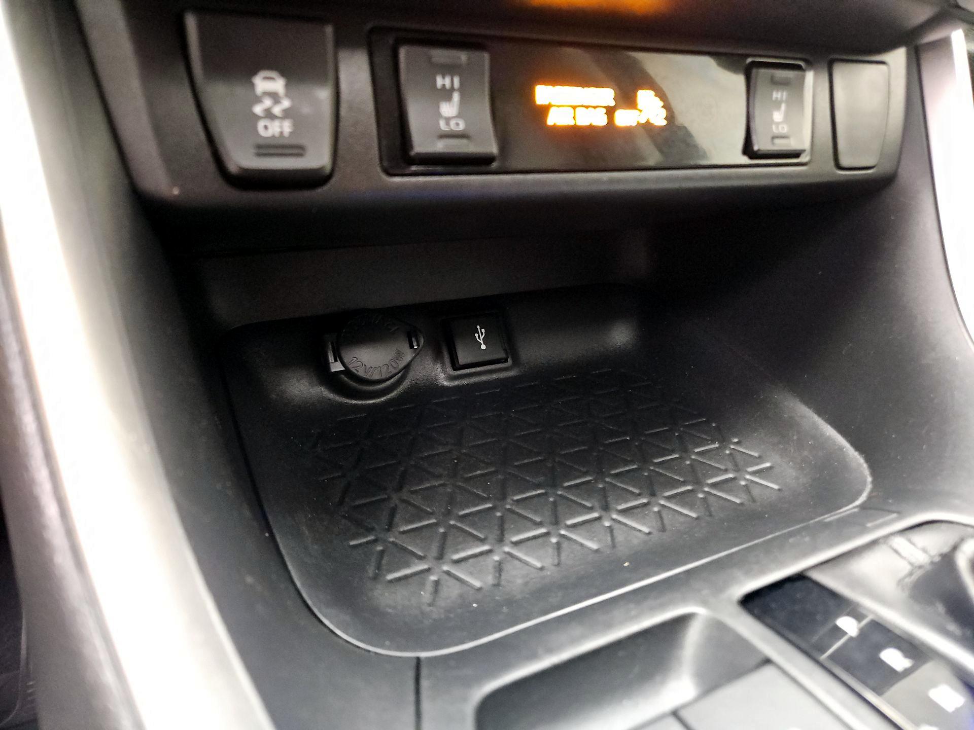 Thumbnail: 2020 Toyota RAV4 - 18