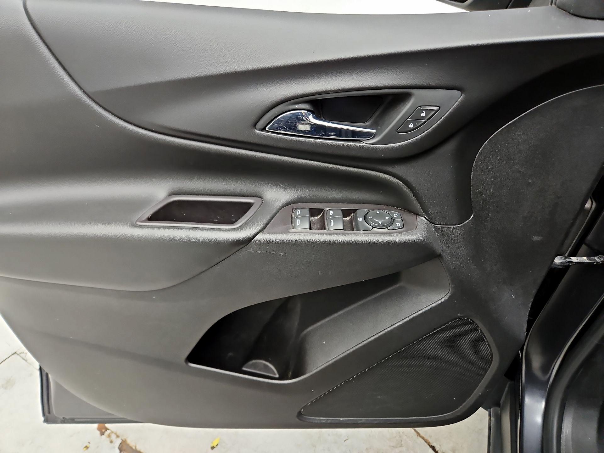 Thumbnail: 2022 Chevrolet Equinox - 10