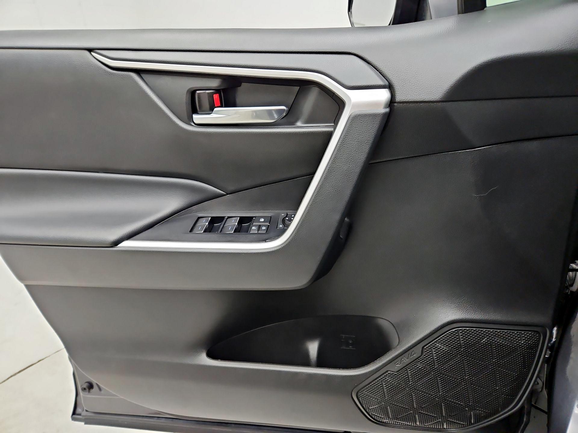 Thumbnail: 2022 Toyota RAV4 - 10