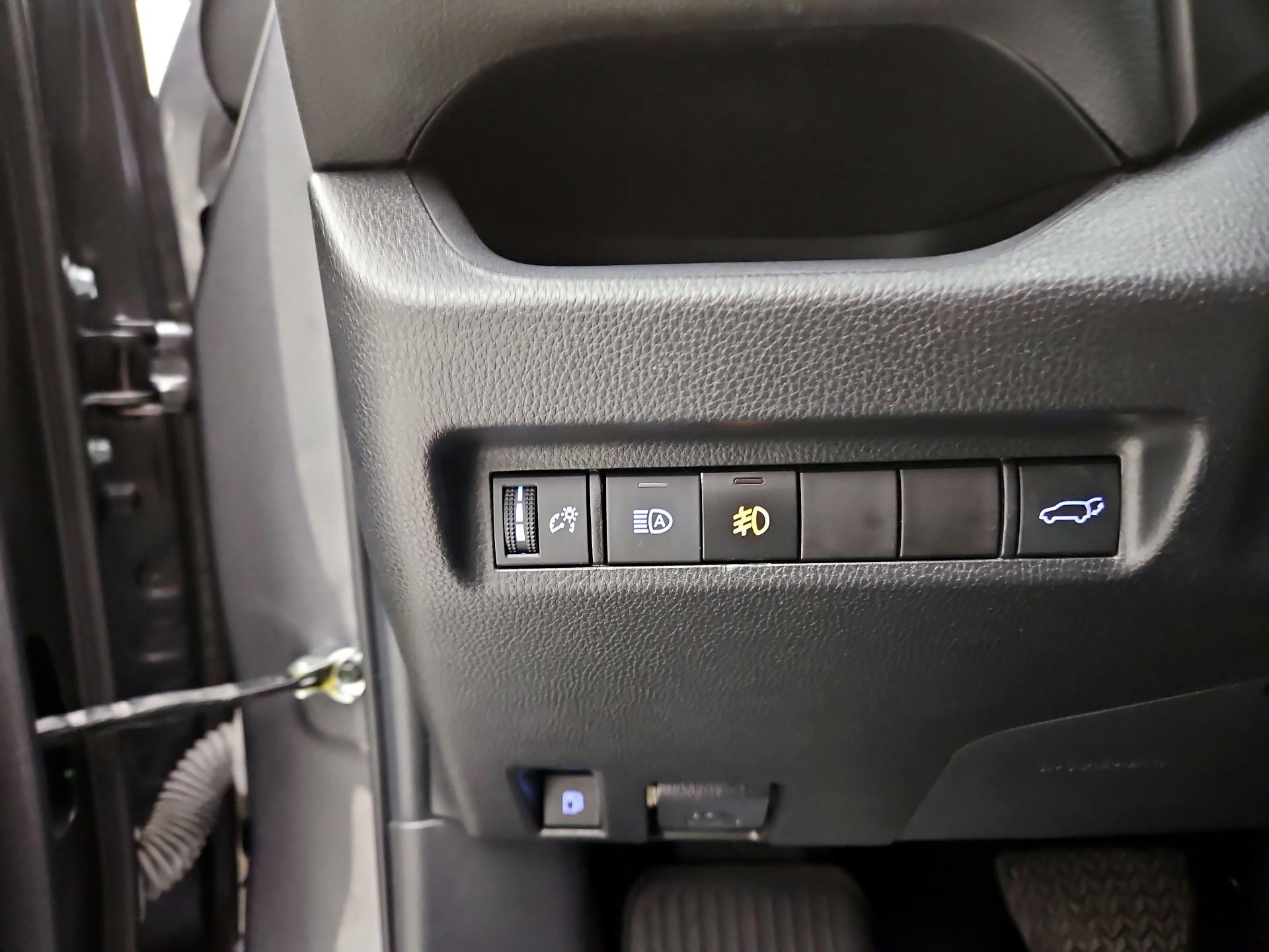 Thumbnail: 2022 Toyota RAV4 - 11