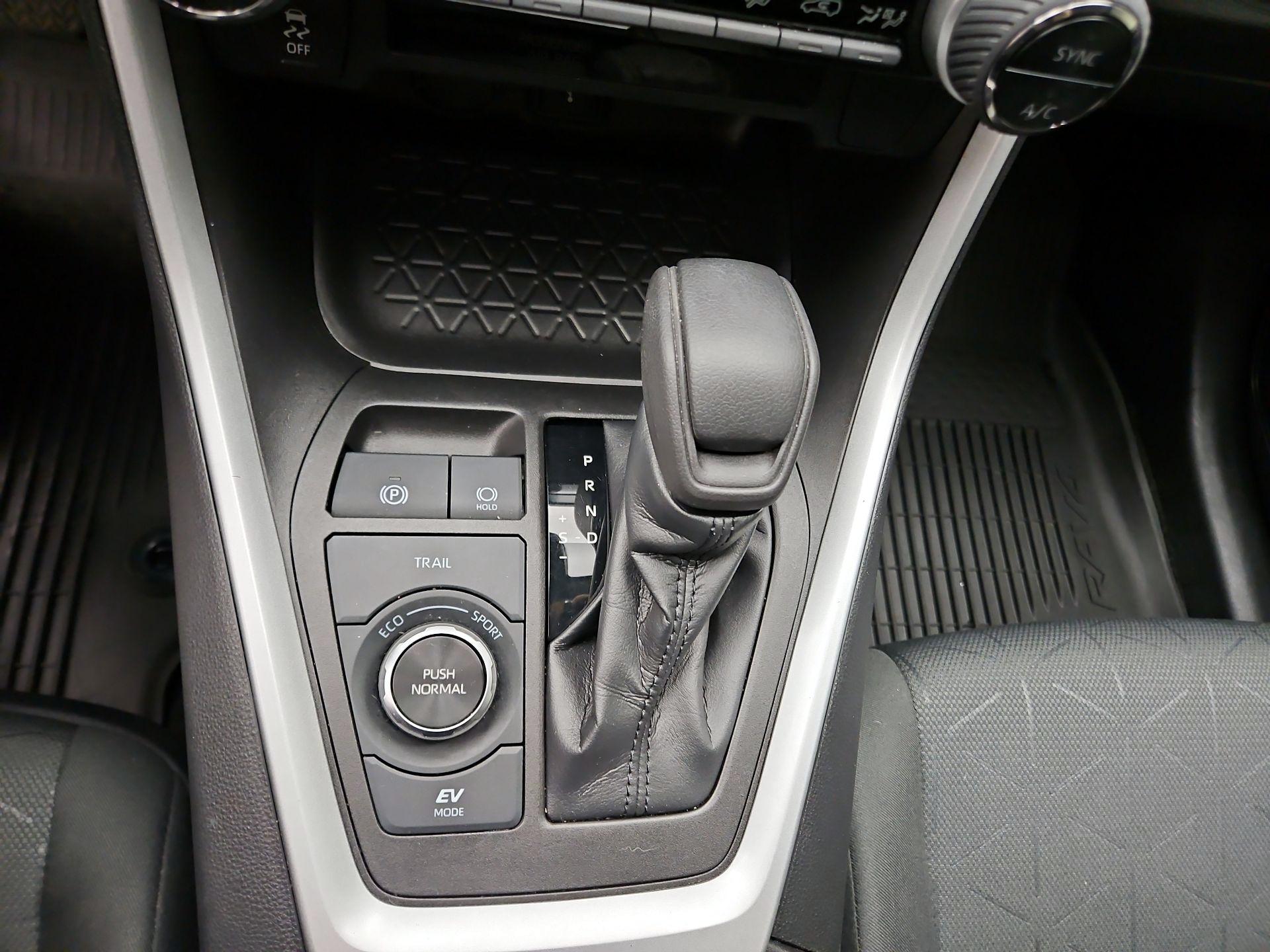 Thumbnail: 2022 Toyota RAV4 - 15