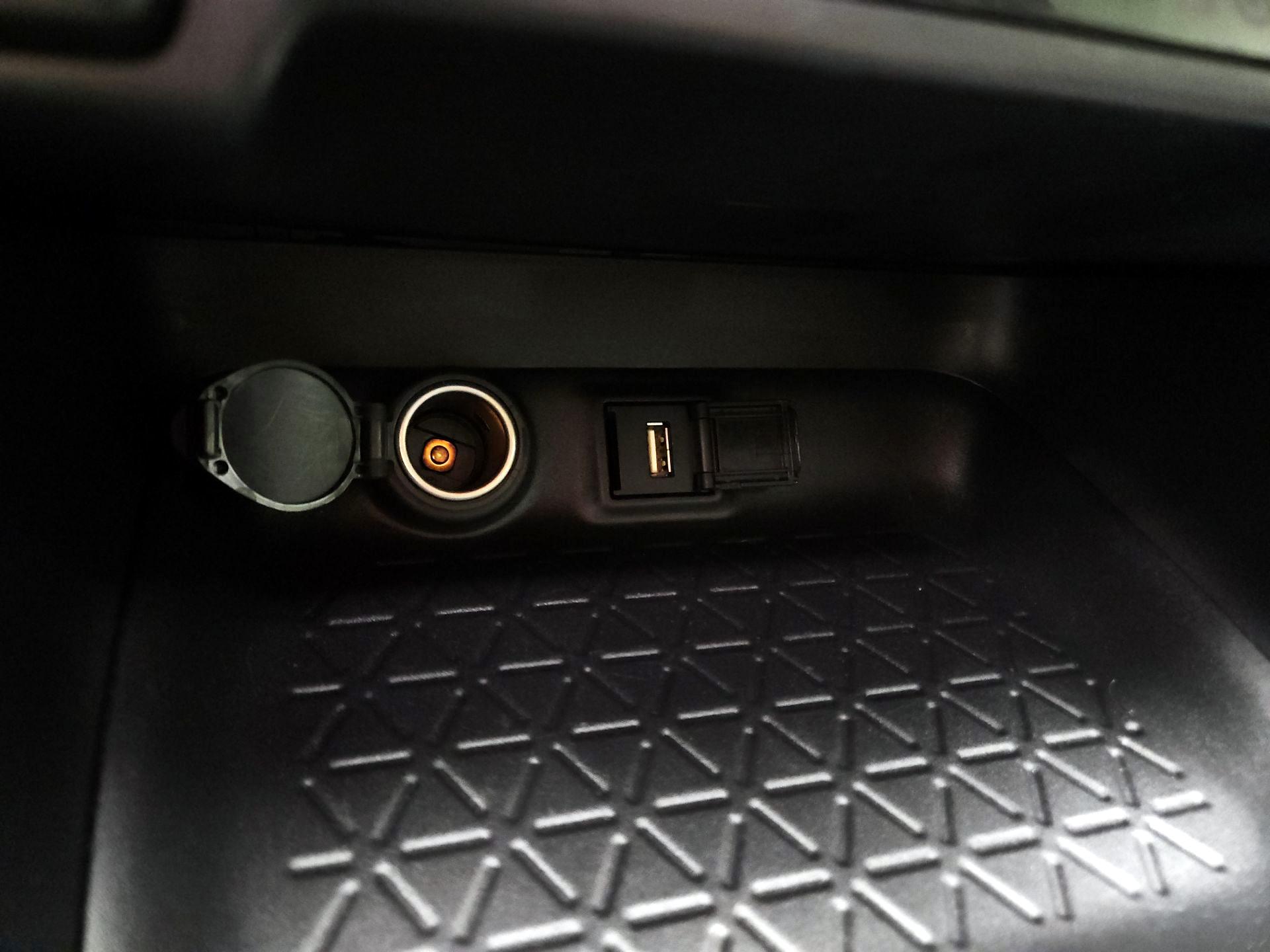 Thumbnail: 2022 Toyota RAV4 - 16