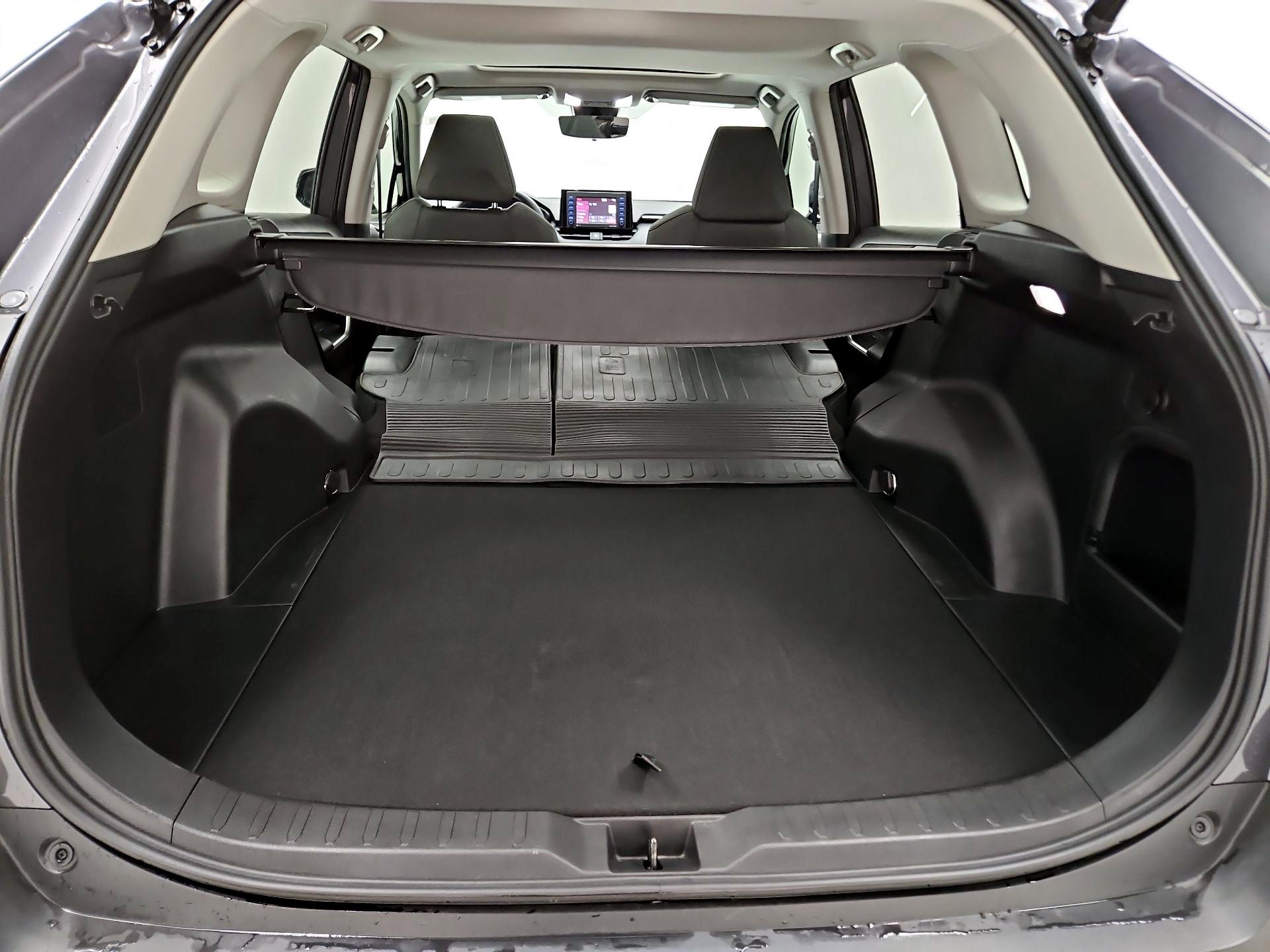 Thumbnail: 2022 Toyota RAV4 - 20