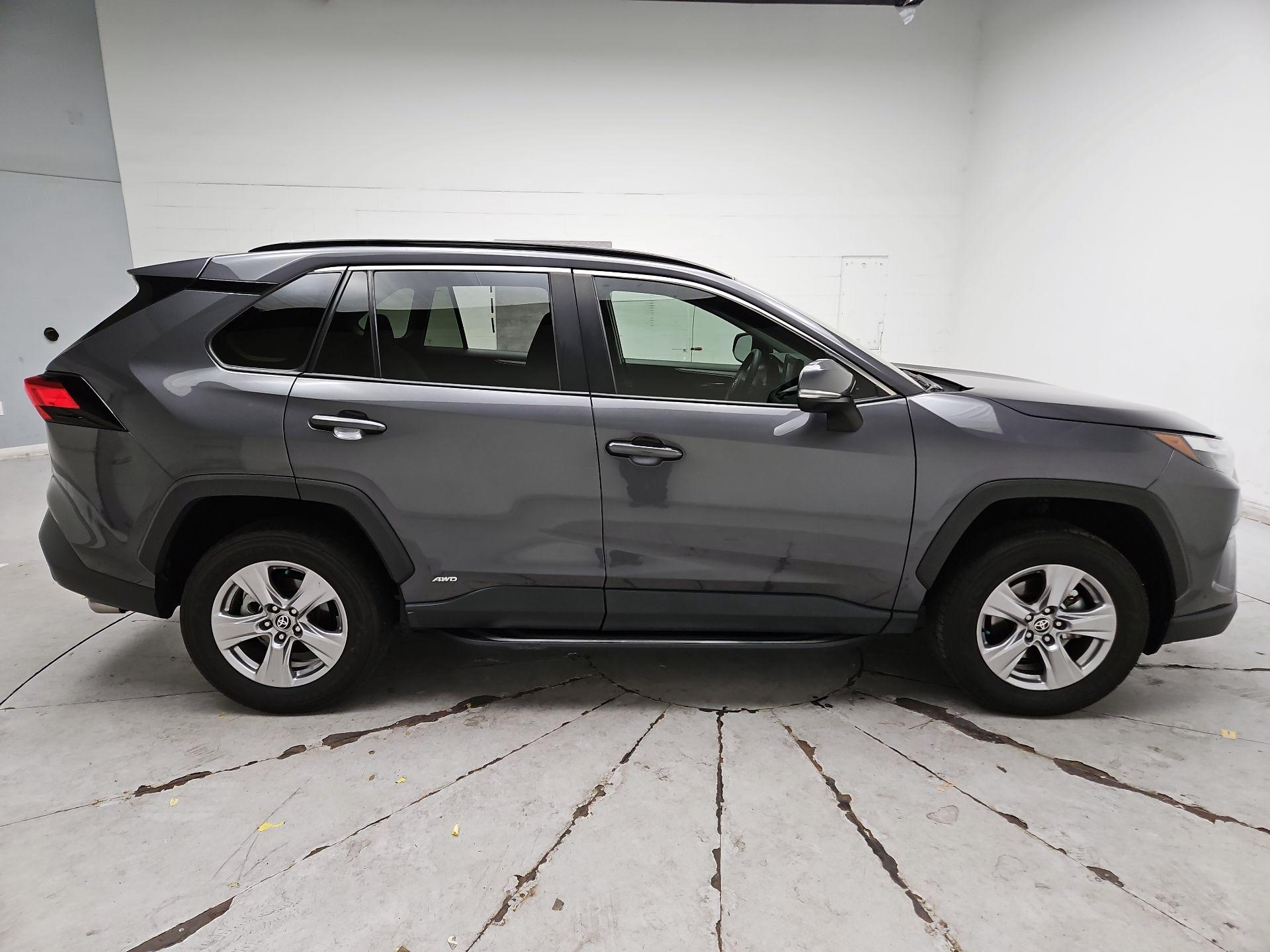 Thumbnail: 2022 Toyota RAV4 - 4