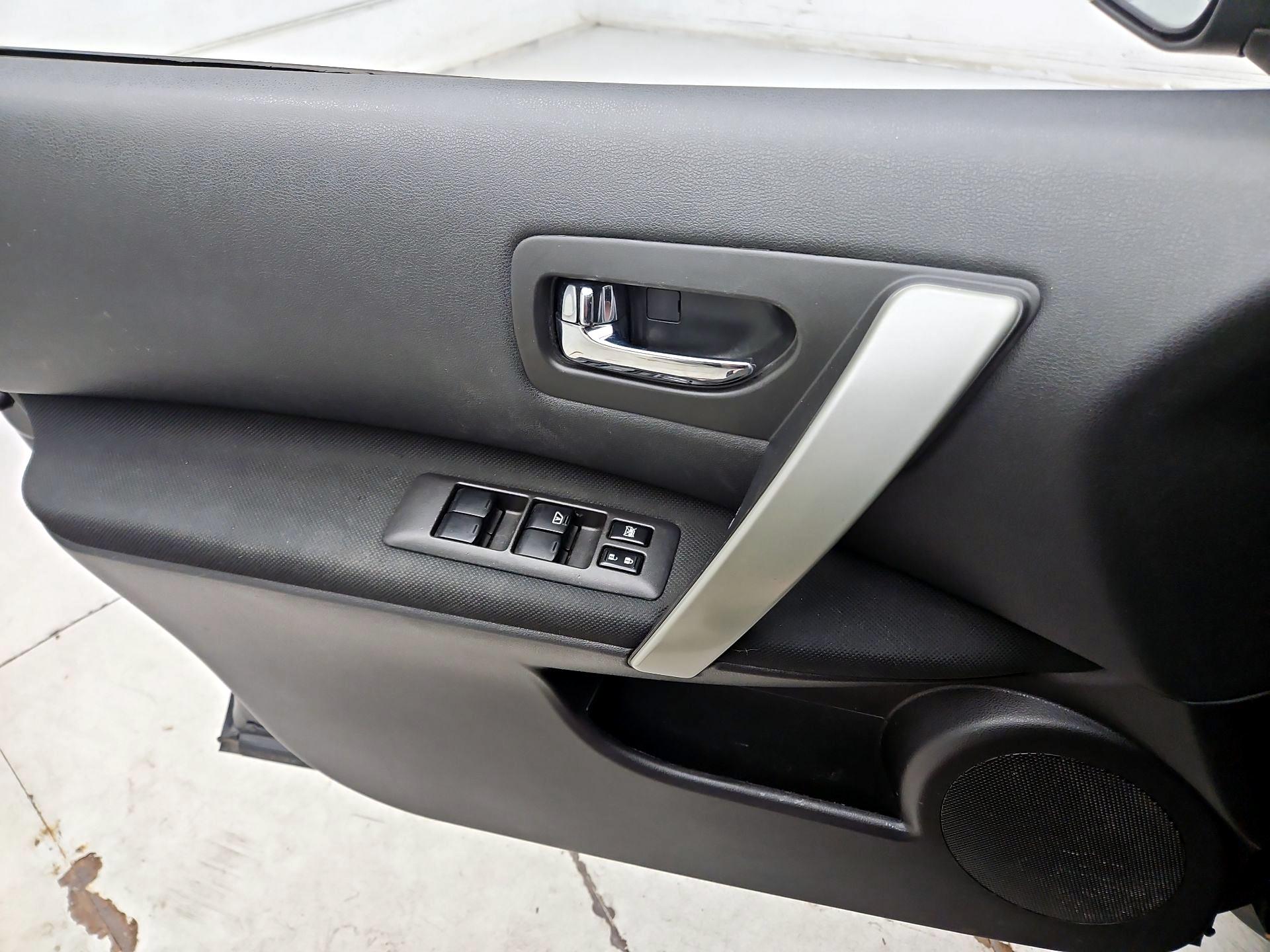 Thumbnail: 2014 Nissan Rogue - 12