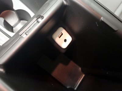 USB/AUX Ports