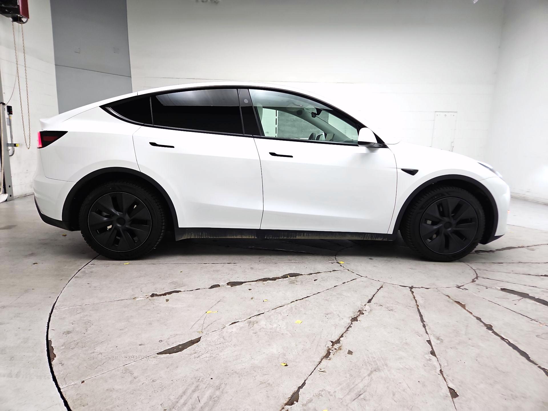 Thumbnail: 2024 Tesla Model Y - 4